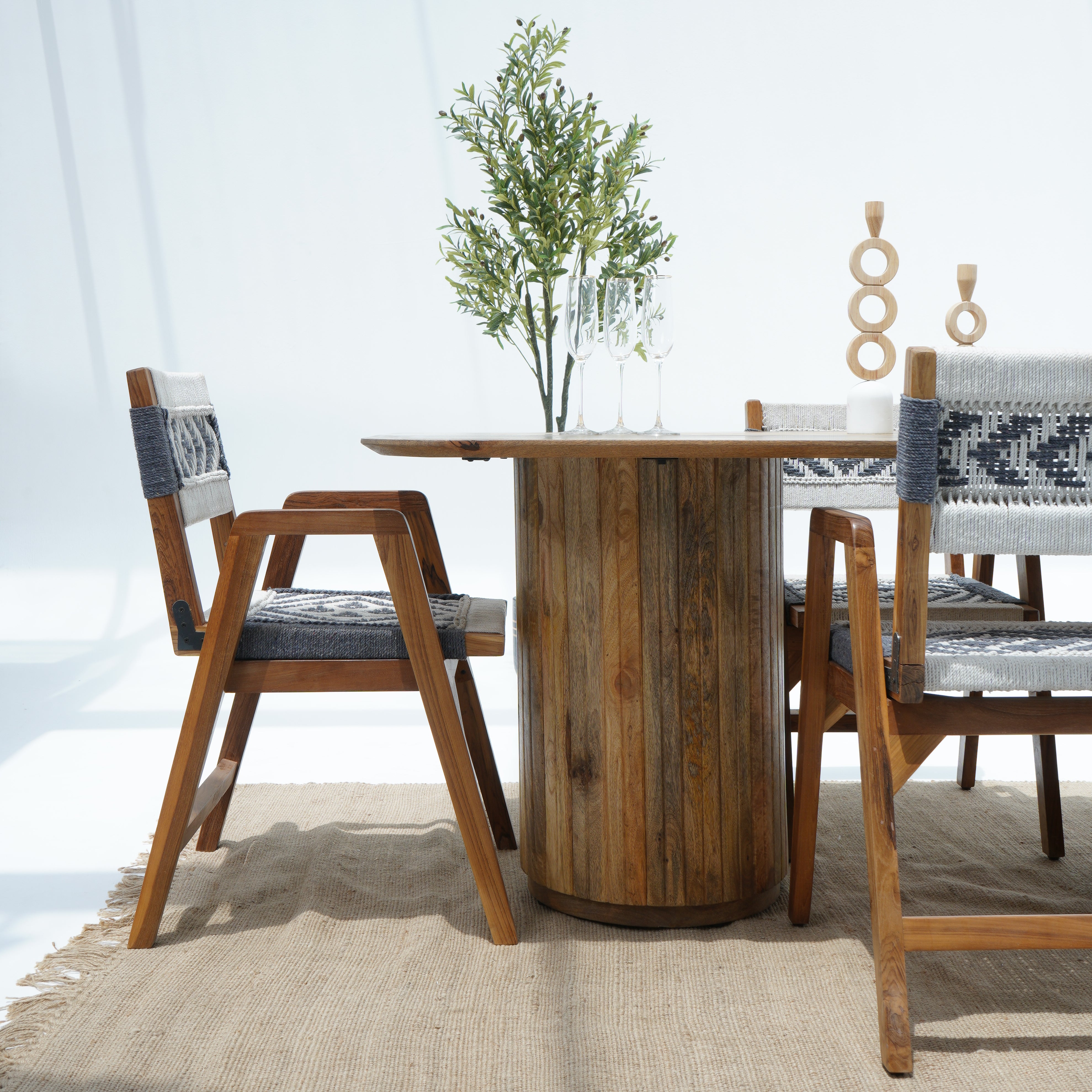 Rome Classic Plan  Top With Round Wooden Leg  Dining Table