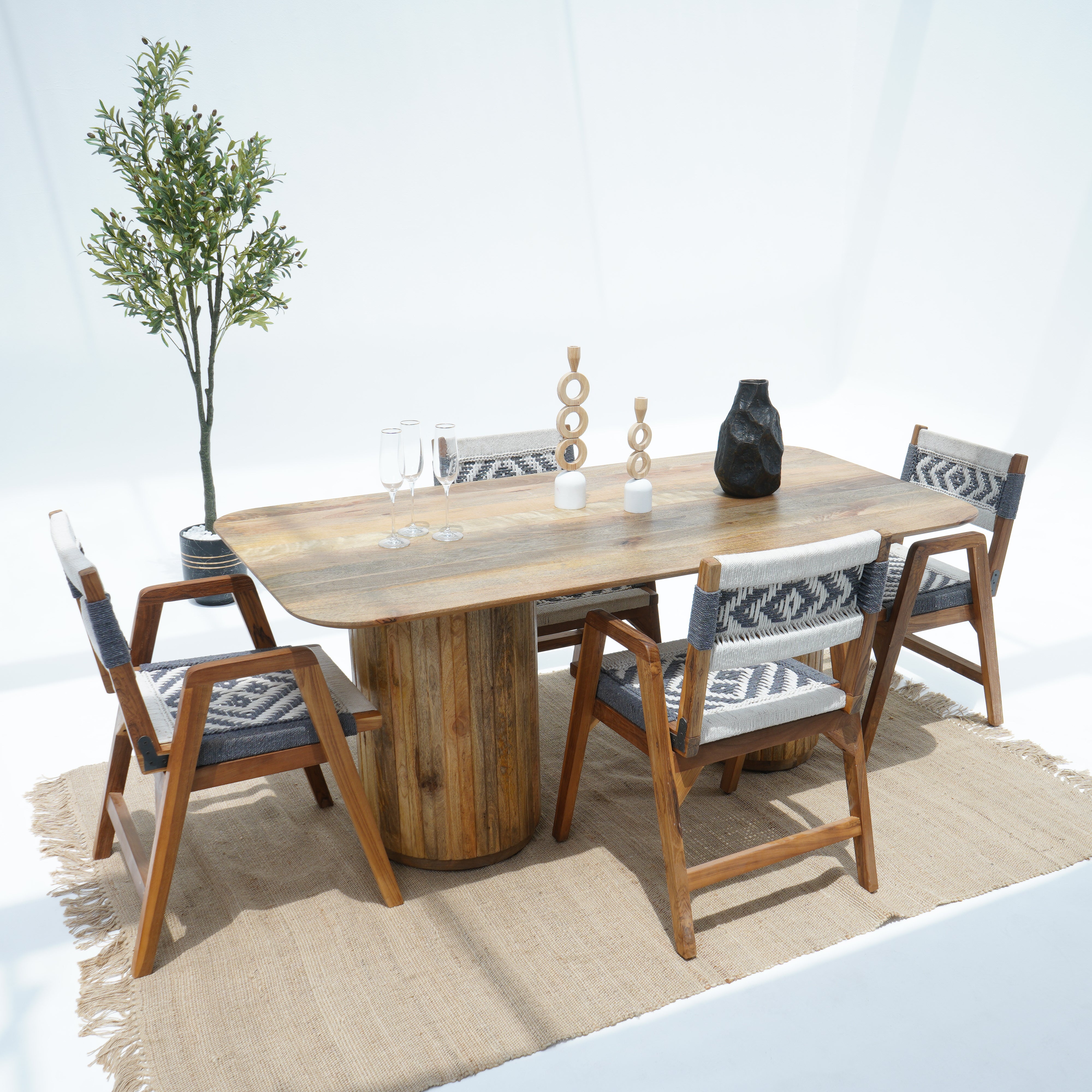 Rome Classic Plan  Top With Round Wooden Leg  Dining Table