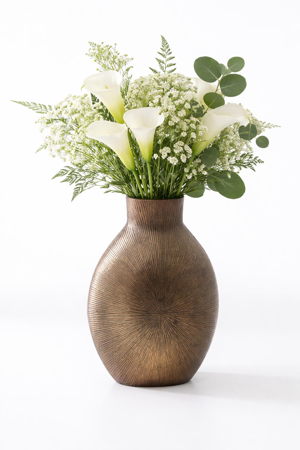 ELEGANT EMBRACE FLOWER VASE - Art and craft furniture 