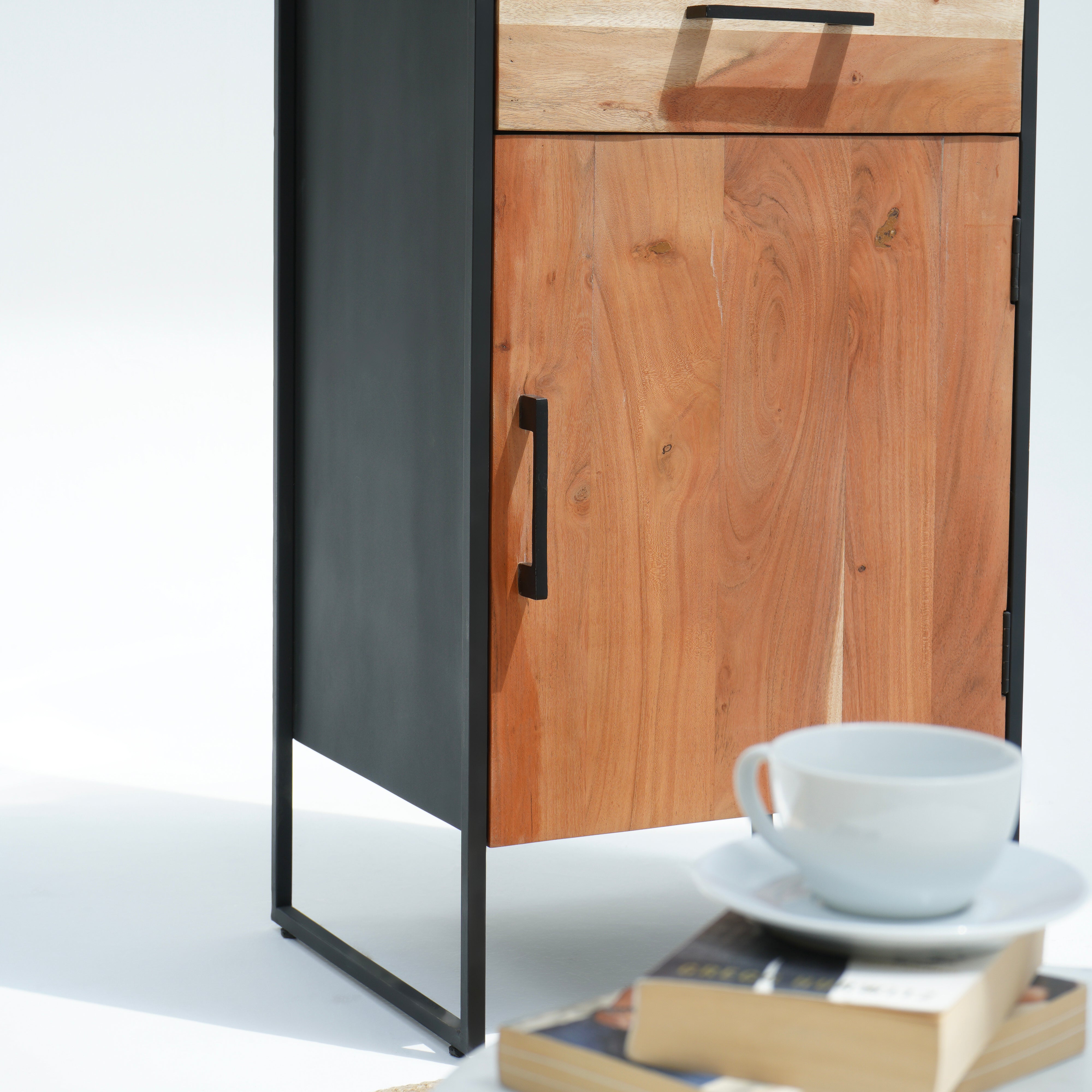 Nest Marvel One Glass Door Cabinet