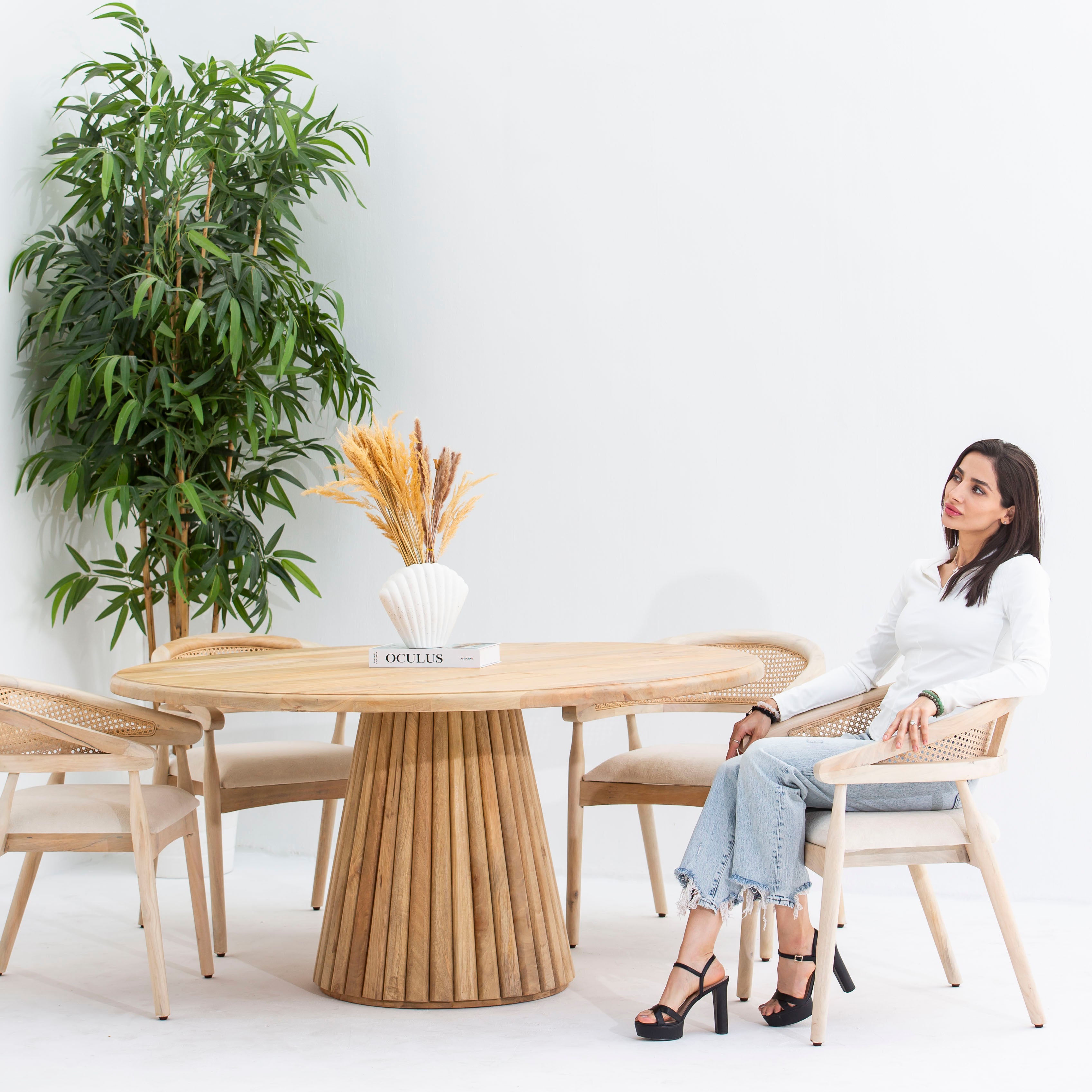 AUREVO ROUND DINING TABLE