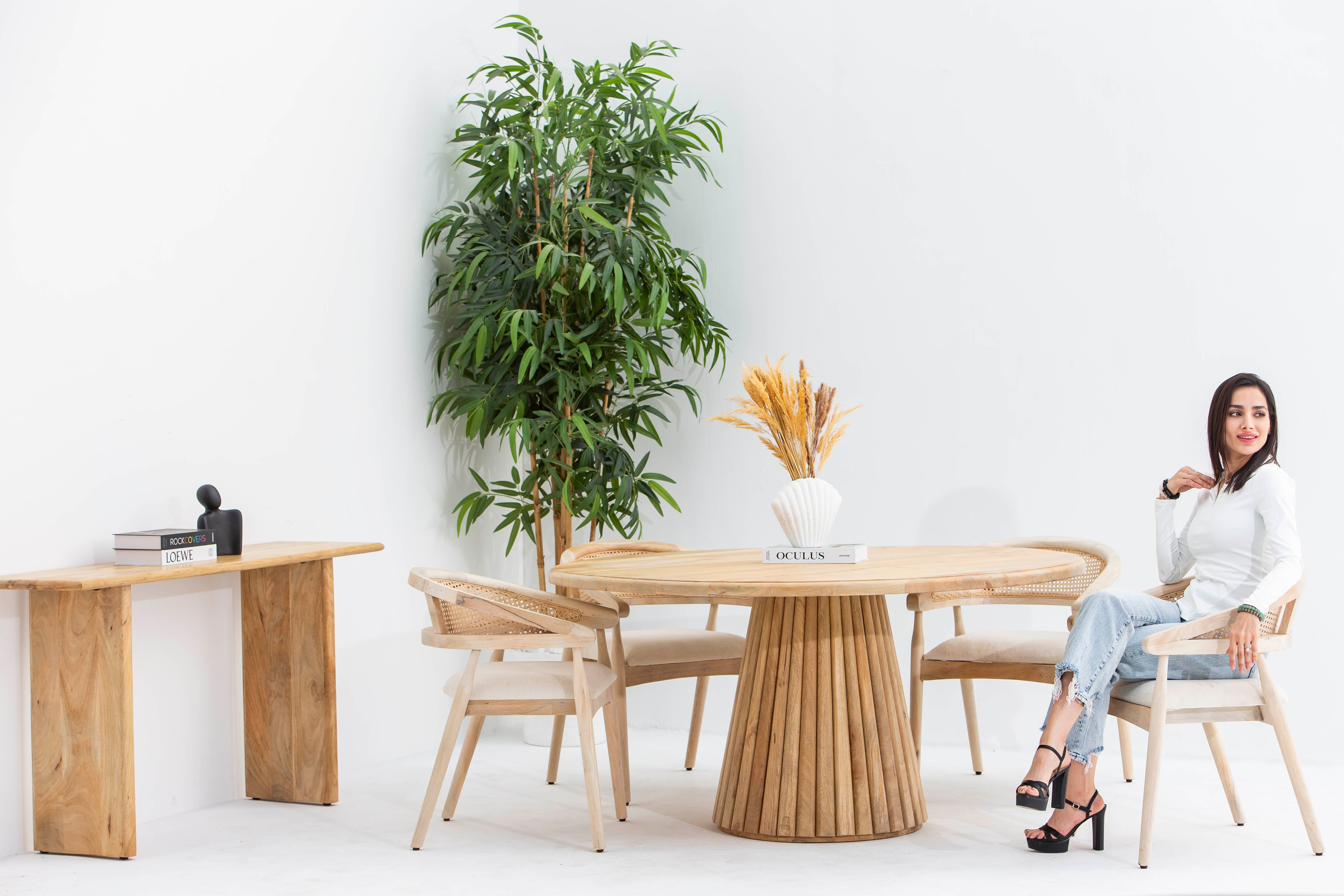 AUREVO ROUND DINING TABLE