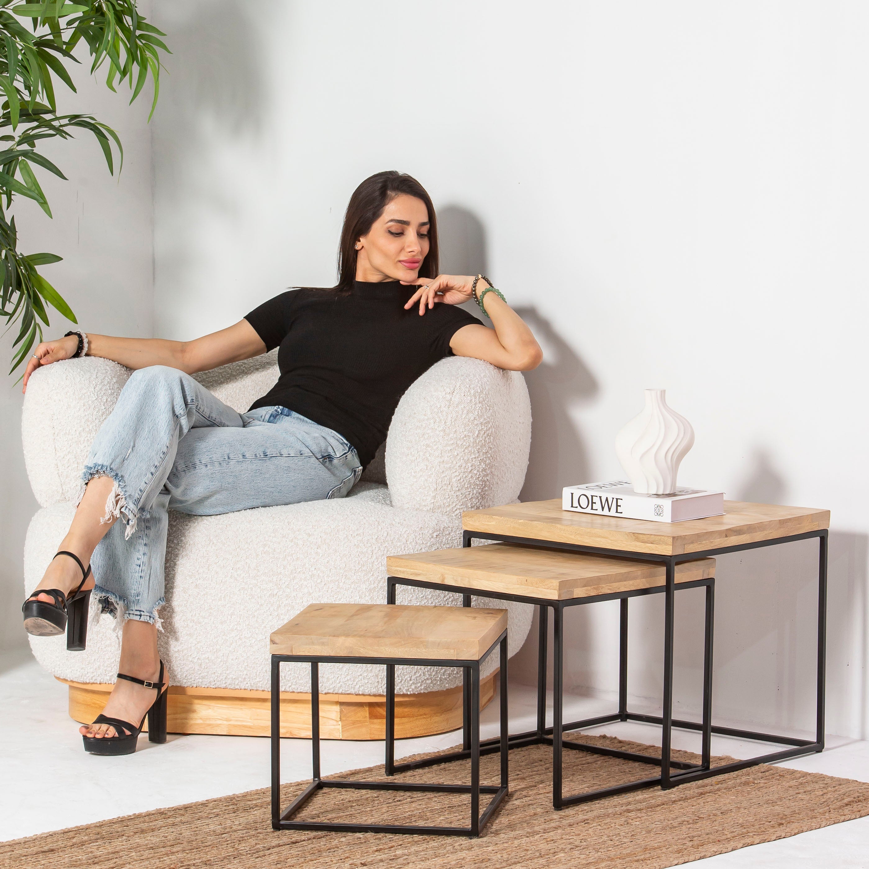 THE VERSATILE NESTING TABLE