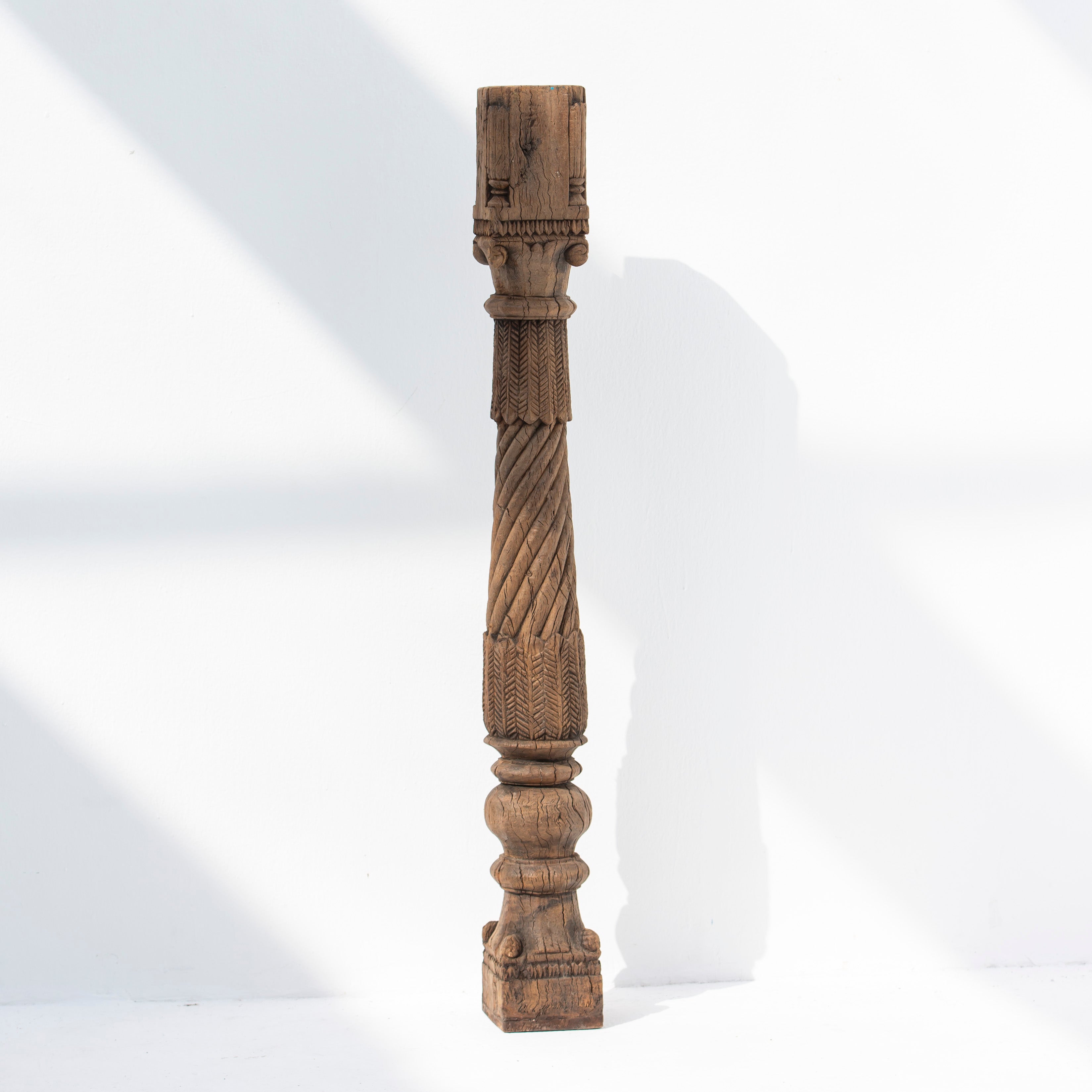 Antique Wooden Piller Unique Design - Art and craft furniture 