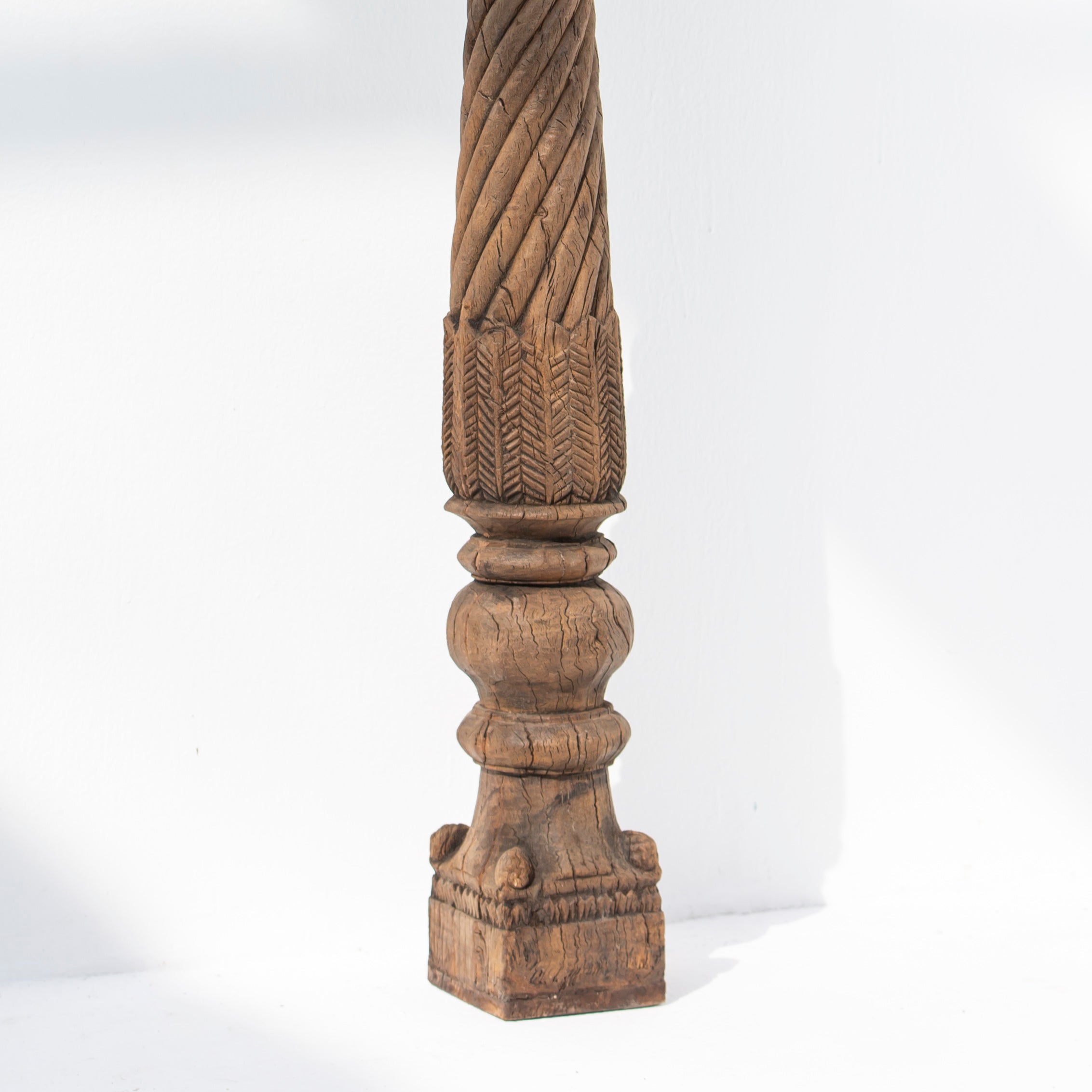 Antique Wooden Piller Unique Design - Art and craft furniture 