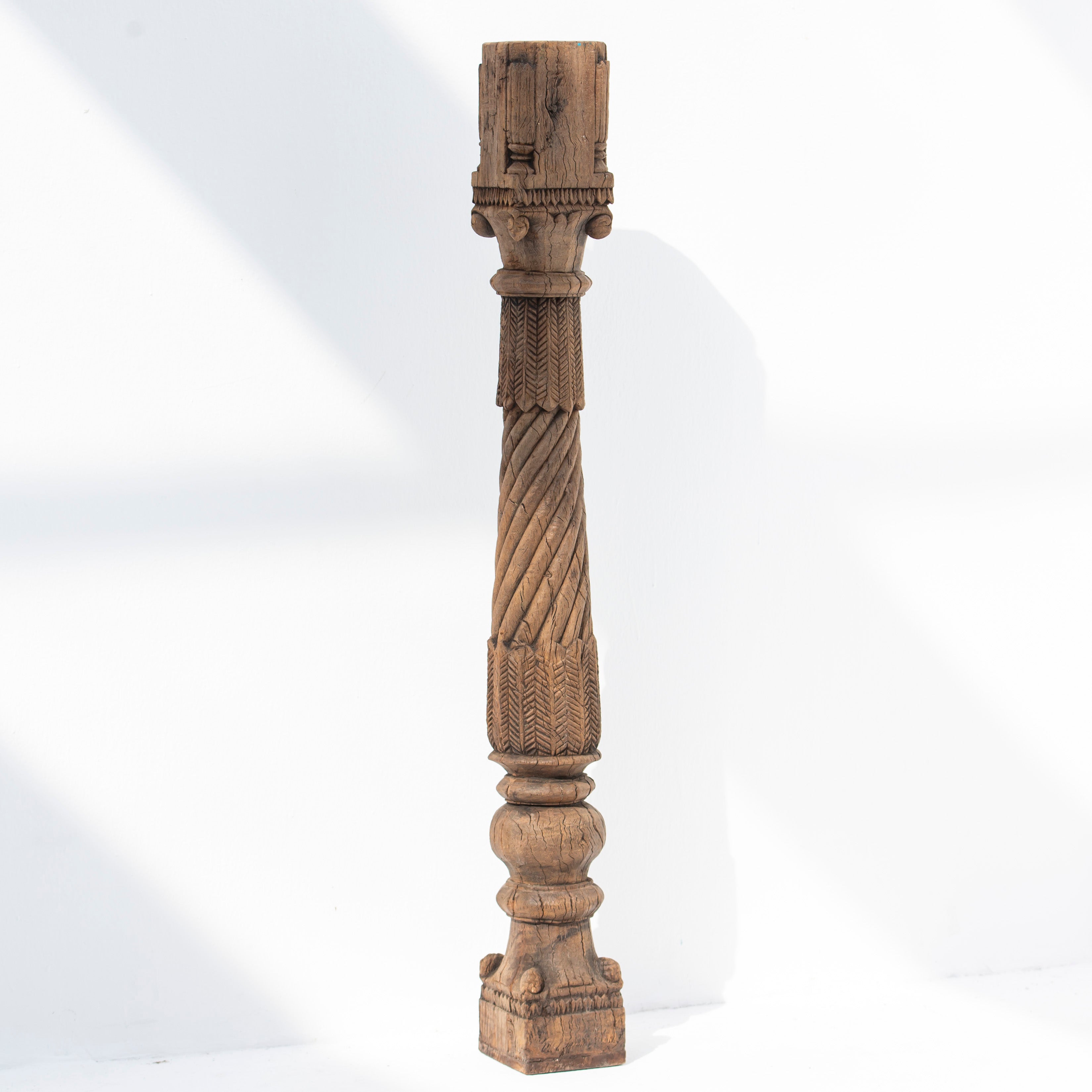 Antique Wooden Piller Unique Design - Art and craft furniture 