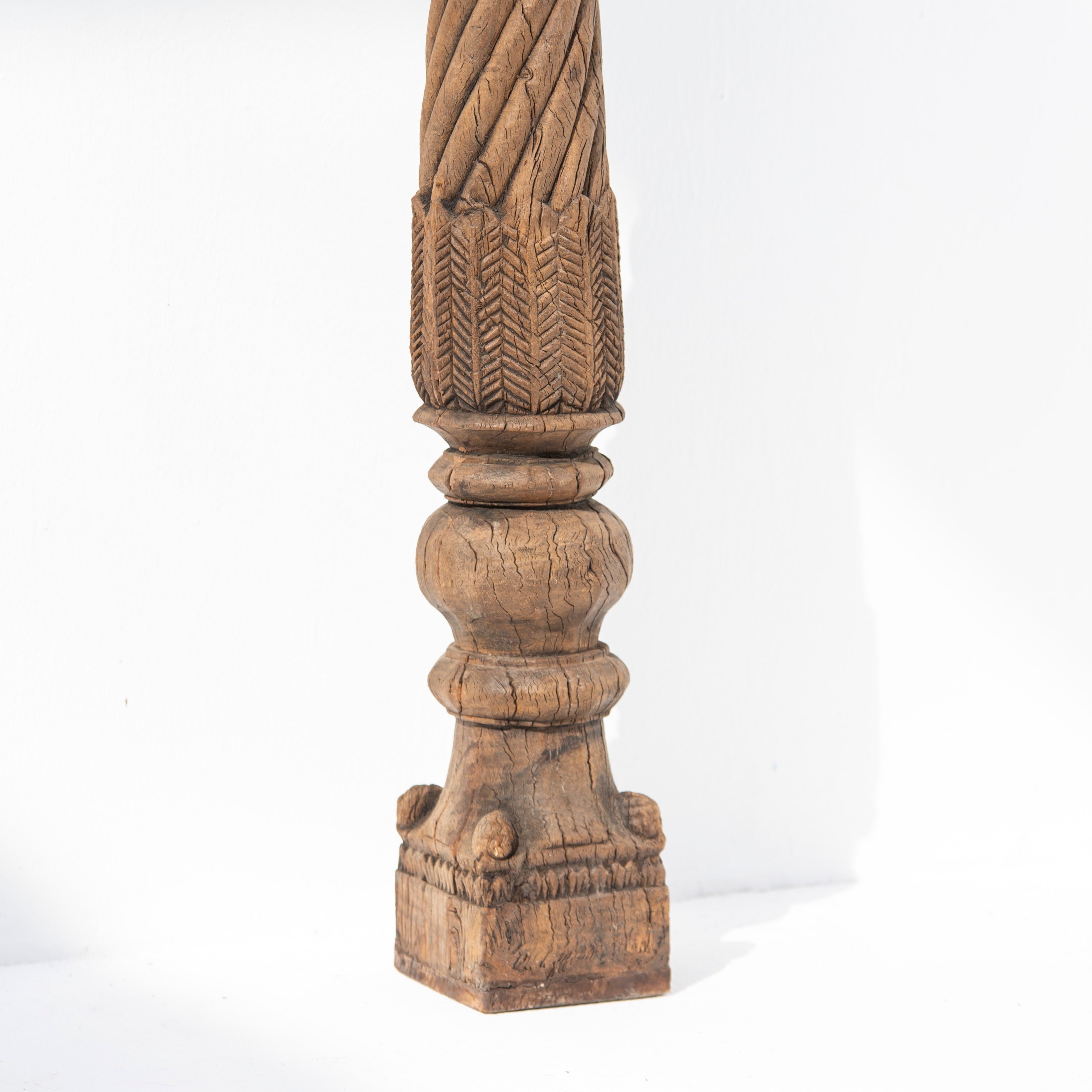 Antique Wooden Piller Unique Design - Art and craft furniture 