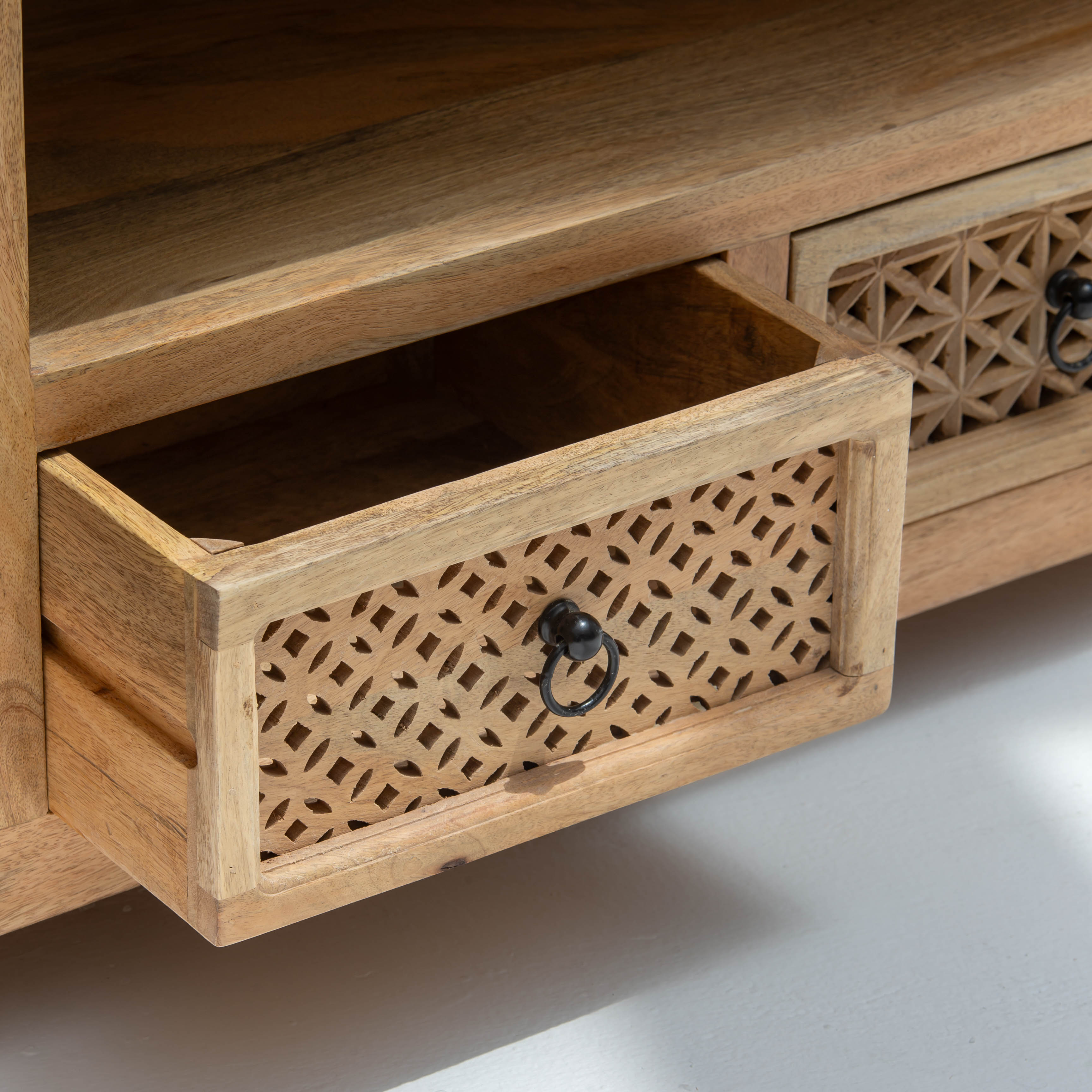 SIERRA WOODEN CARVING TV STAND