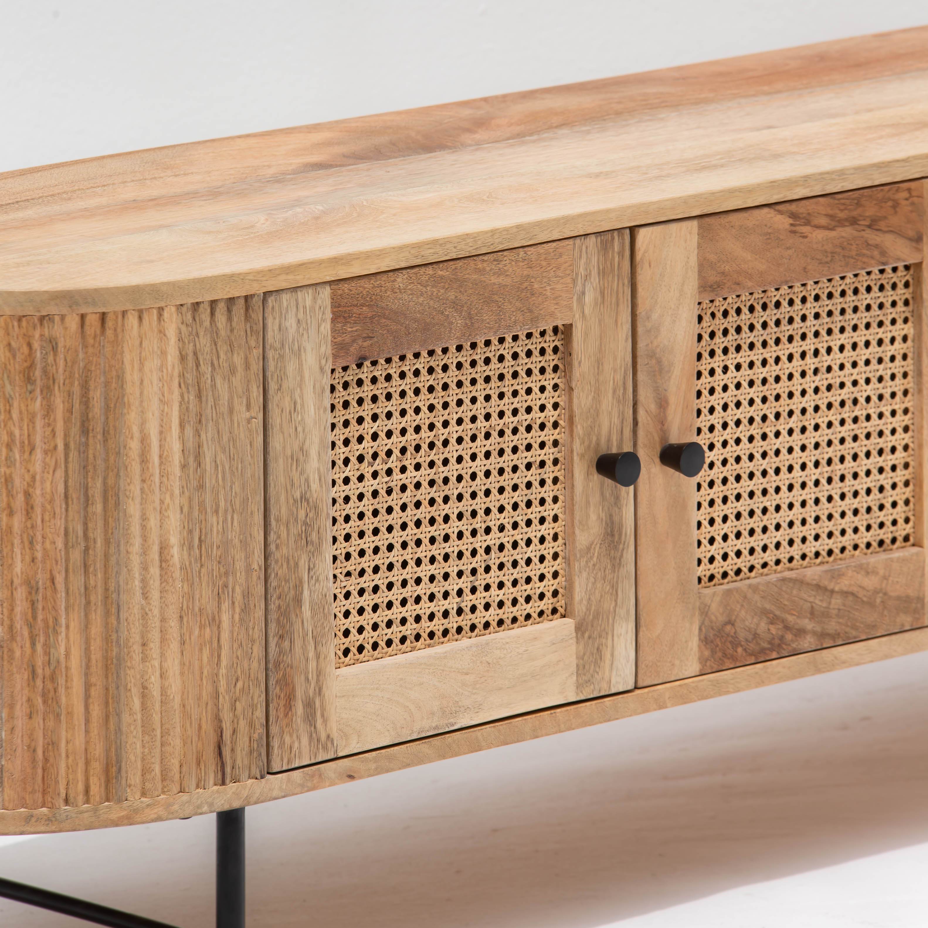 WINDSOR FOUR CANE DOOR TV STAND