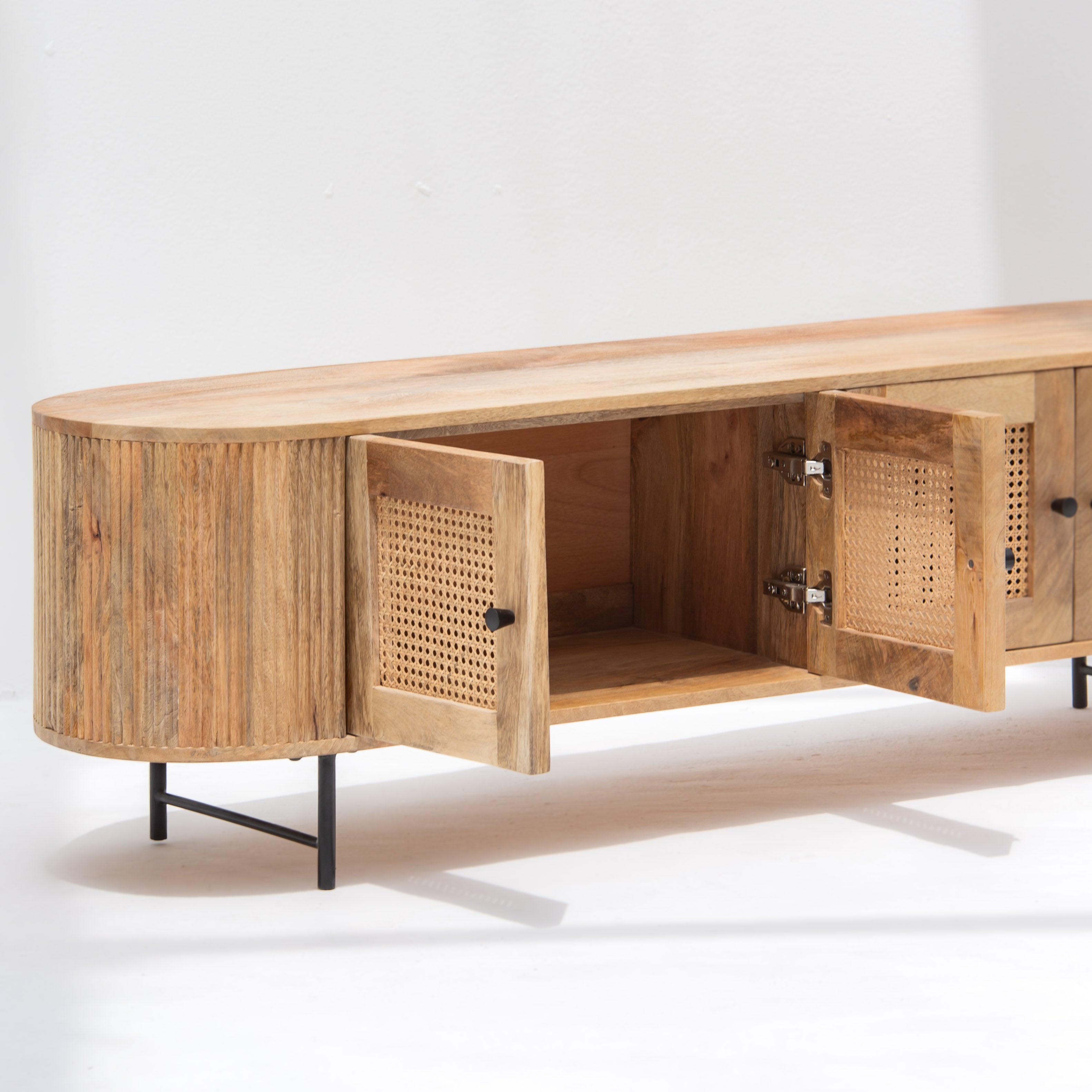 WINDSOR FOUR CANE DOOR TV STAND