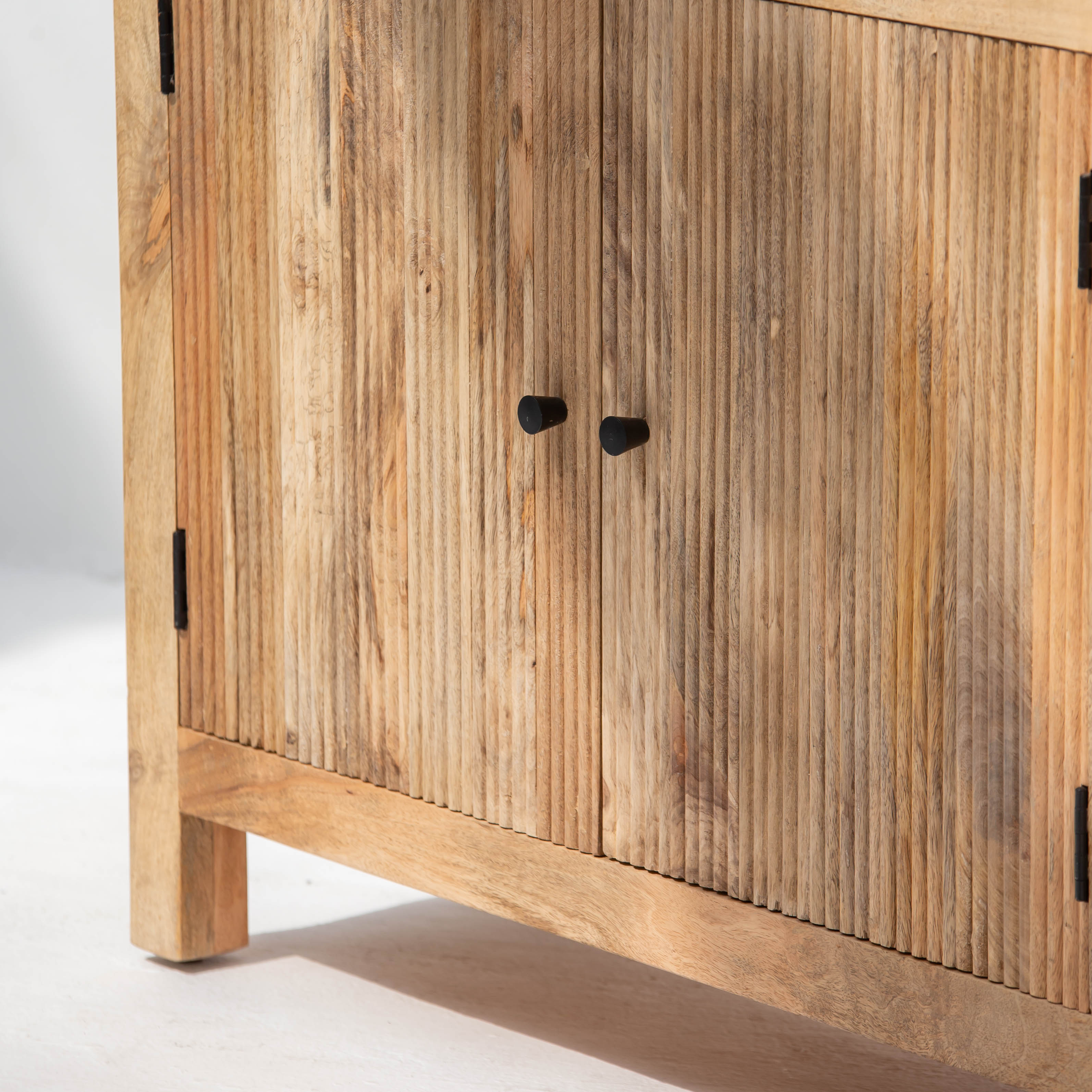 LUWIN LINNING  DOOR - DRAWER SIDEBOARD