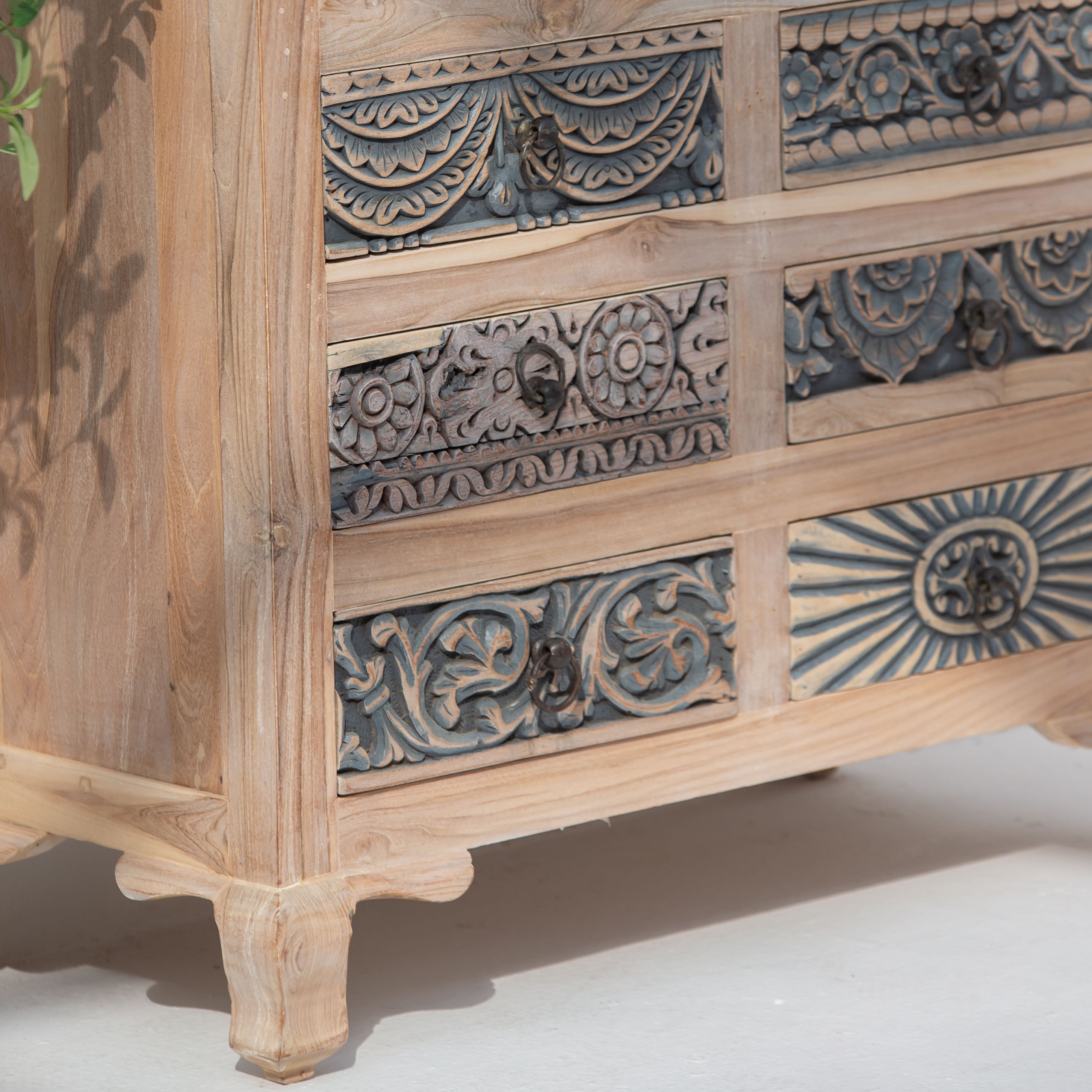 CHARLORE WOODEN EIGHT DRAWER DRAWCHEST