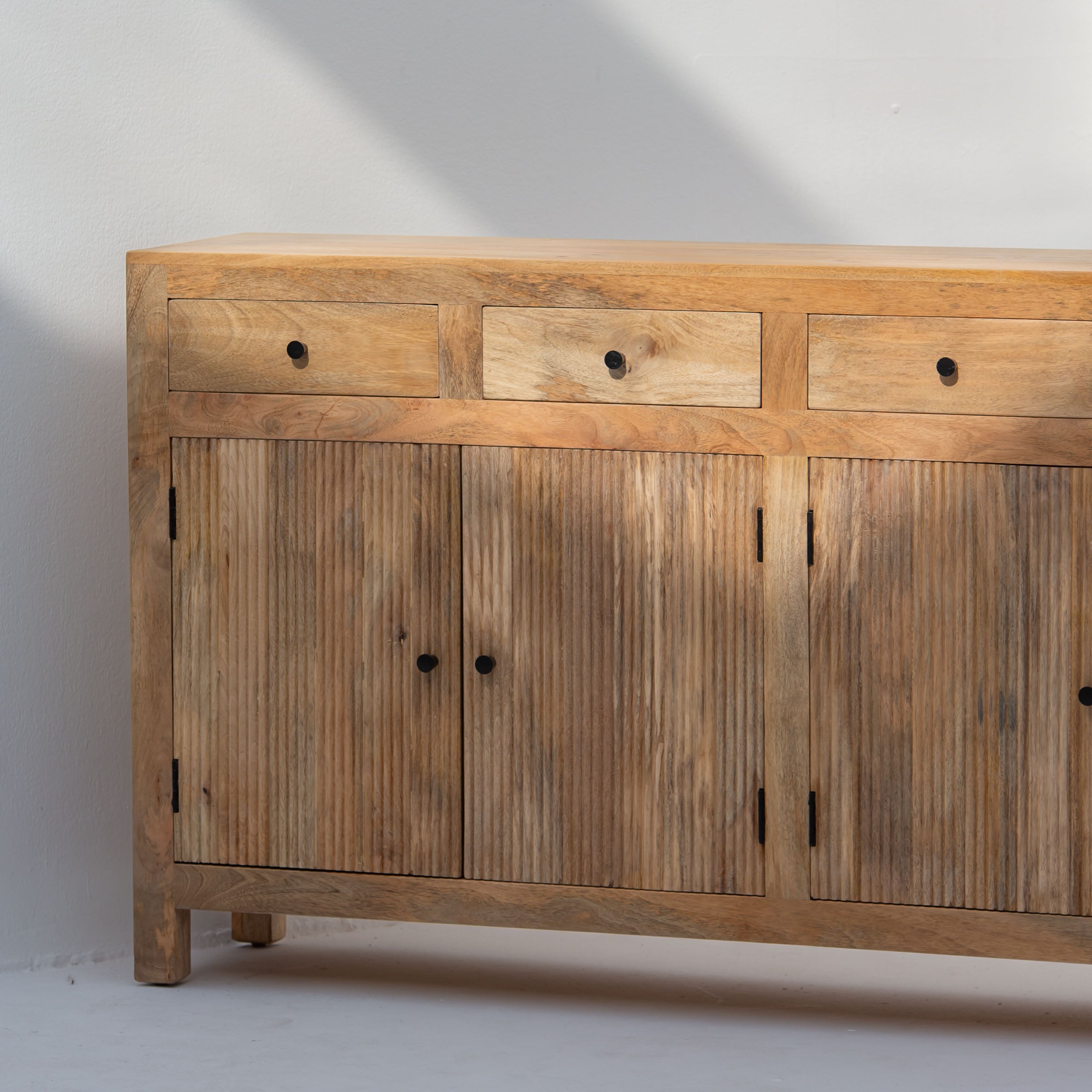 LUWIN LINNING  DOOR - DRAWER SIDEBOARD