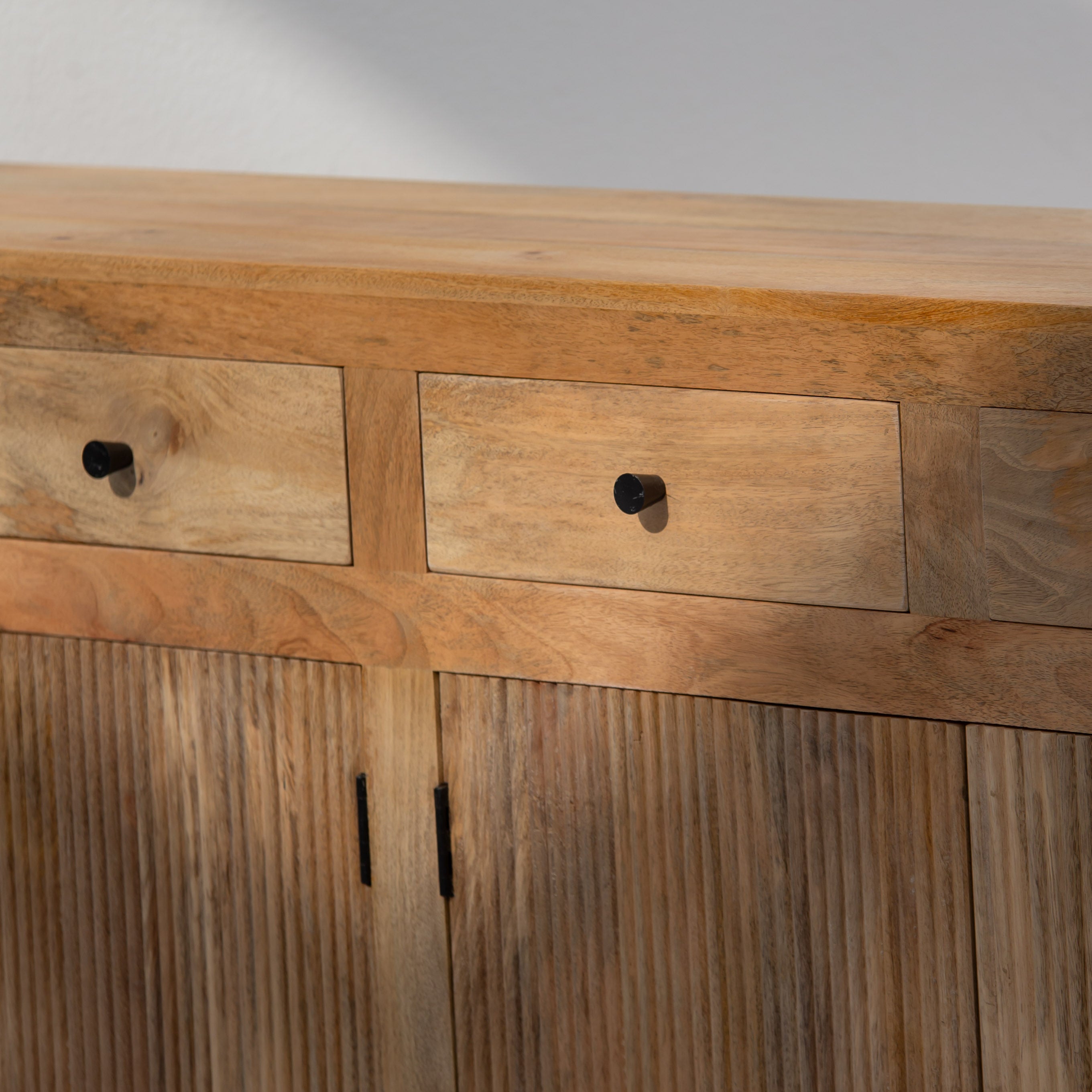 LUWIN LINNING  DOOR - DRAWER SIDEBOARD