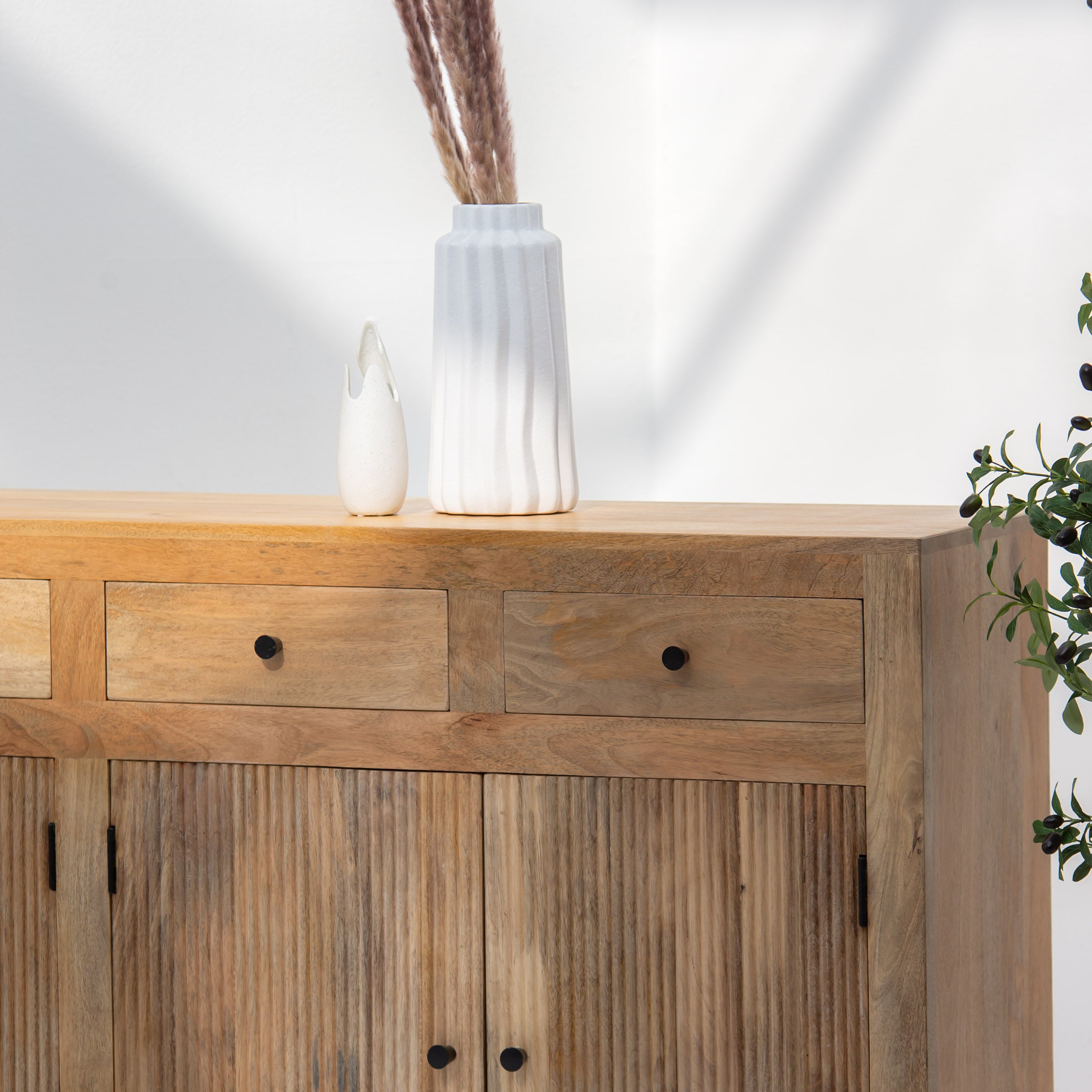 LUWIN LINNING  DOOR - DRAWER SIDEBOARD