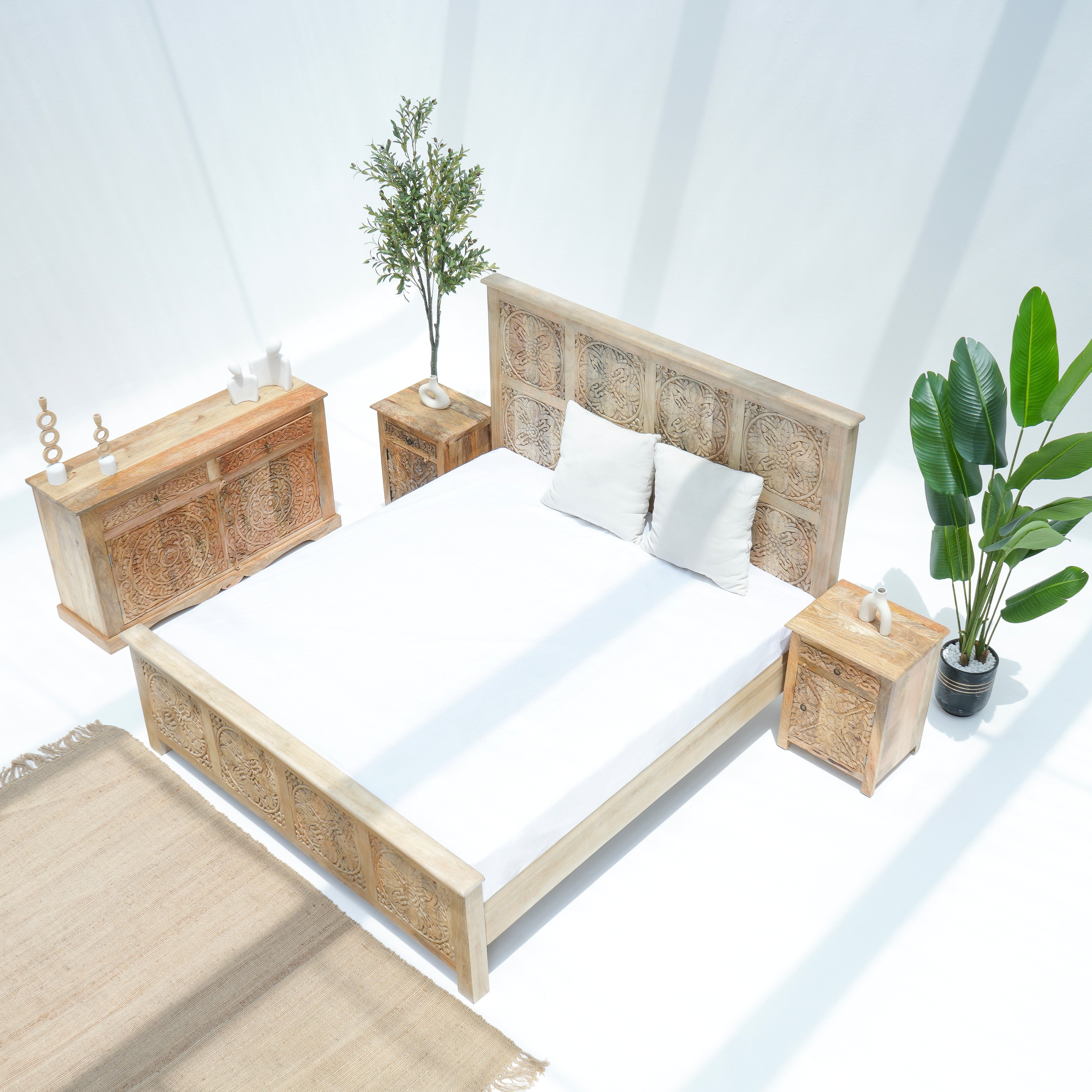 WDN CARVED EIGHT BLOCK BED