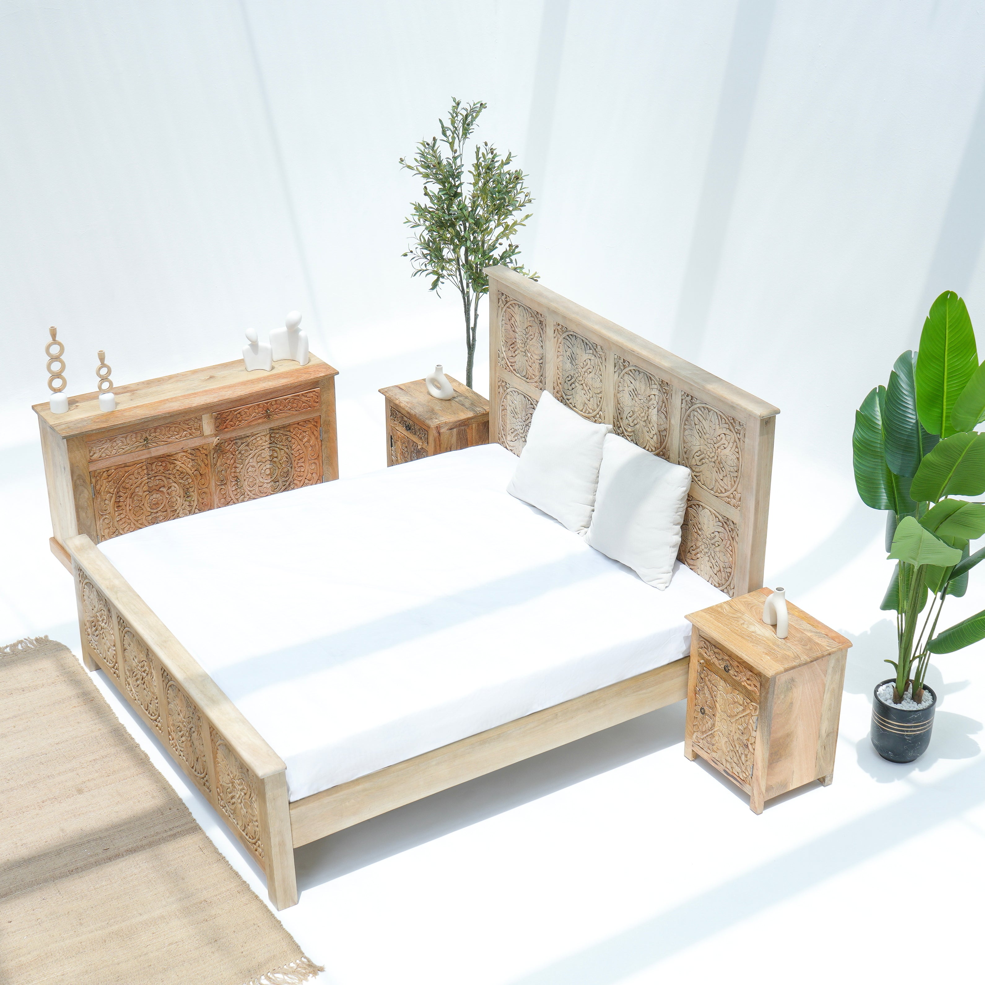 WDN CARVED EIGHT BLOCK BED