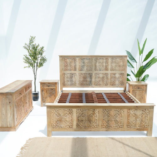 DABORA ROUND CARVING EIGHT BLOCK BED