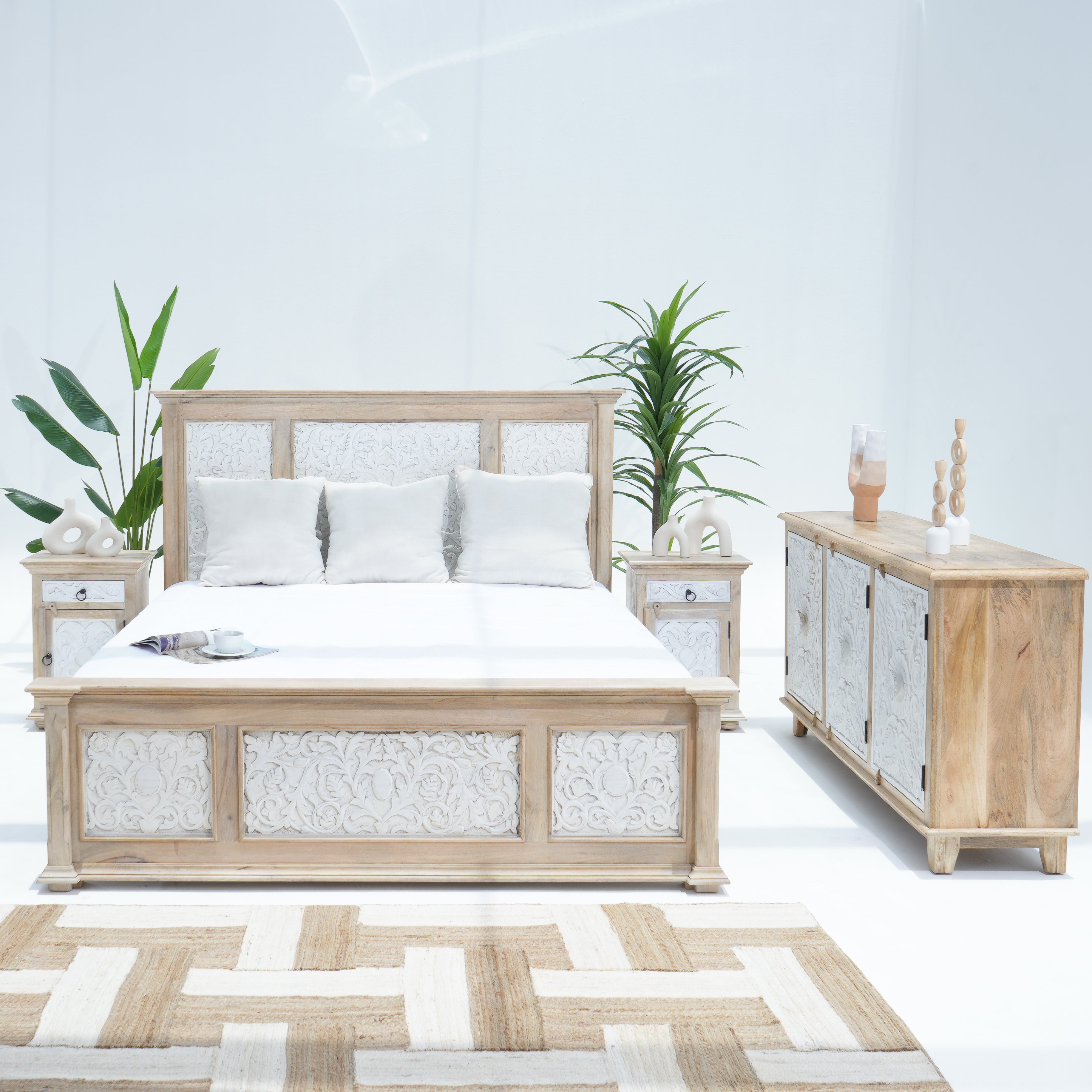 WDN CARVED THREE BLOCK BED