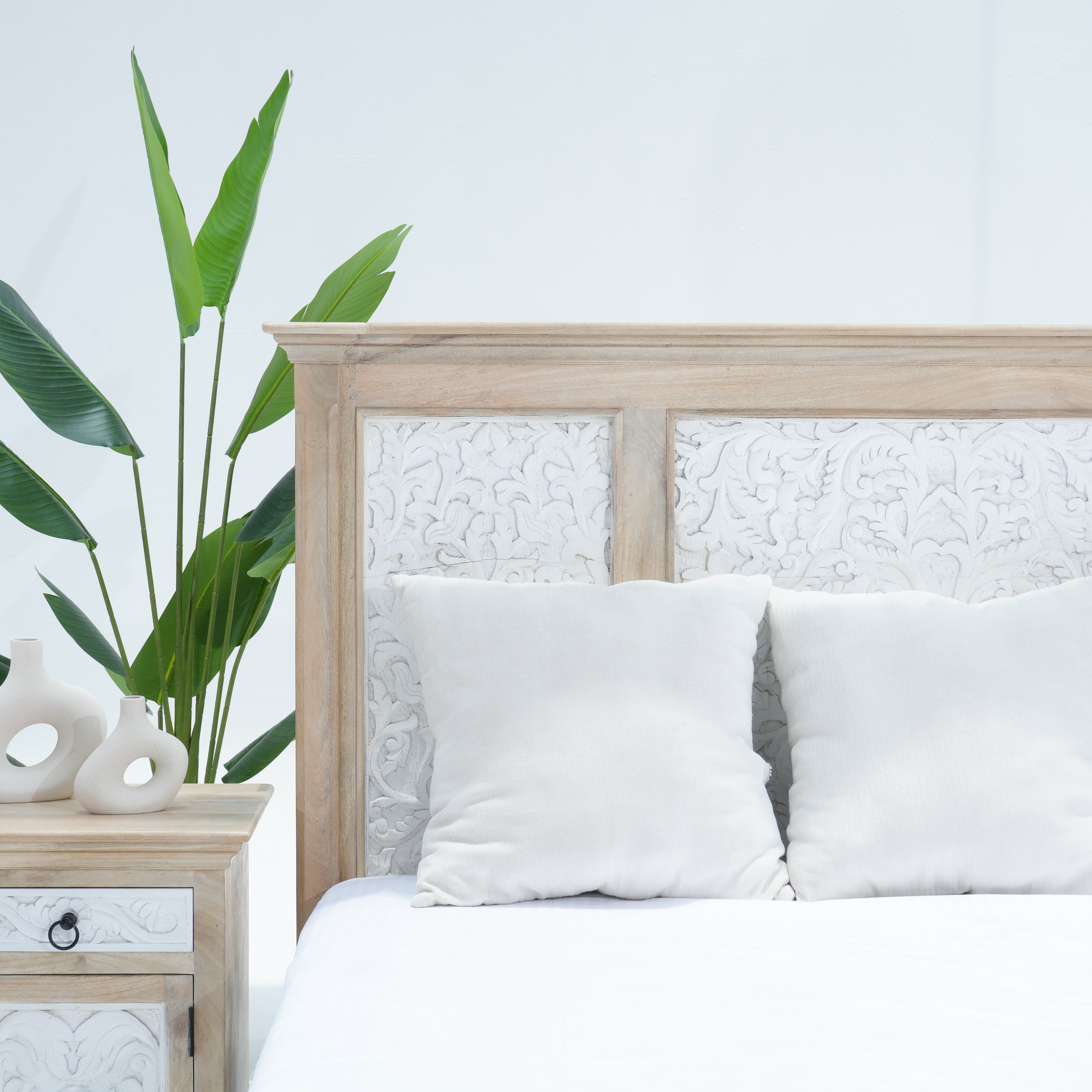 WDN CARVED THREE BLOCK BED