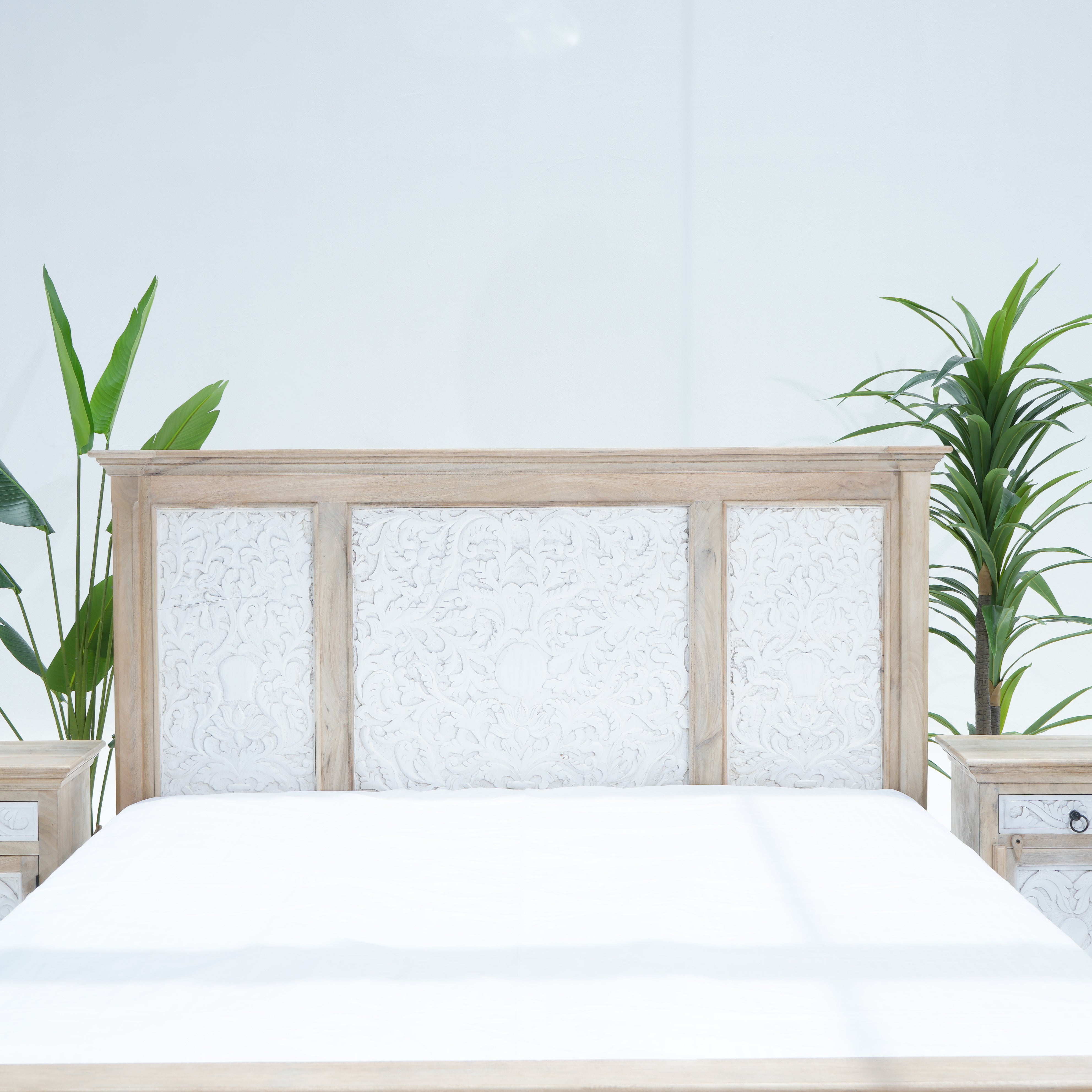 WDN CARVED THREE BLOCK BED