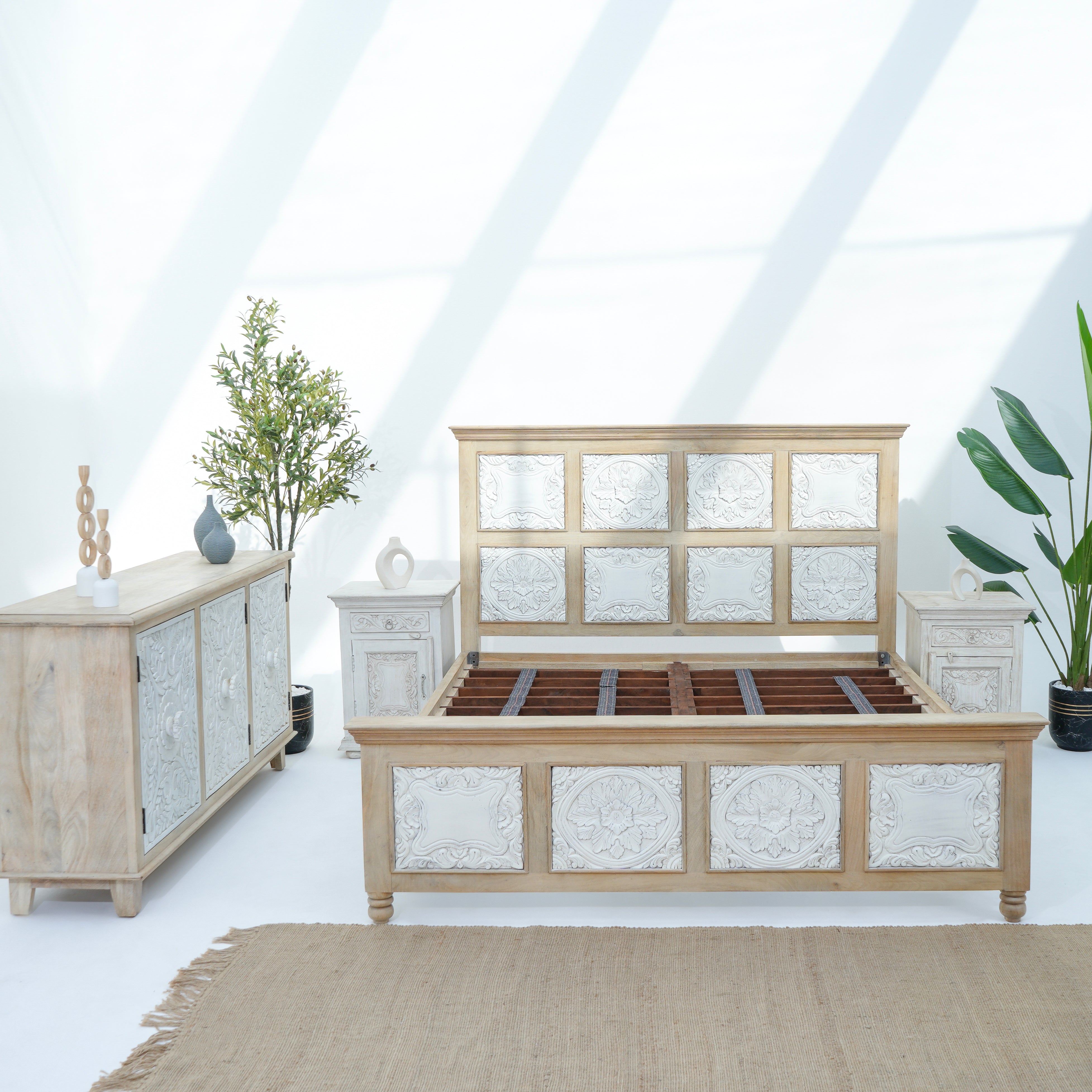 WDN CARVED EIGHT BLOCK BED