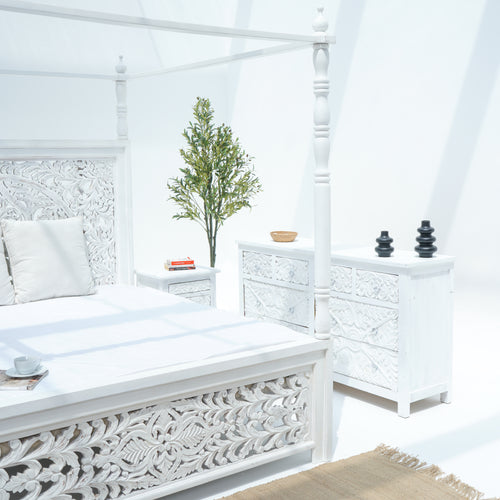 WDN CARVED WHITE FOUR POSTER DABORA BED