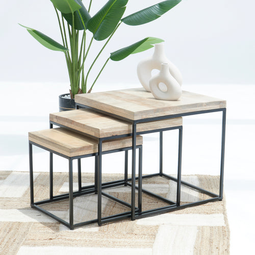 THE VERSATILE NESTING TABLE