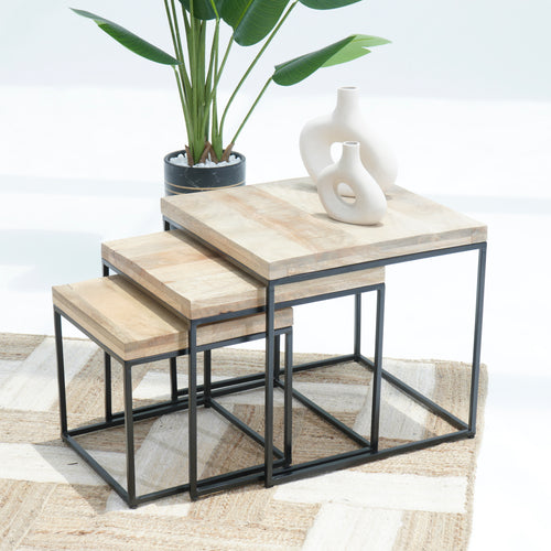 THE VERSATILE NESTING TABLE