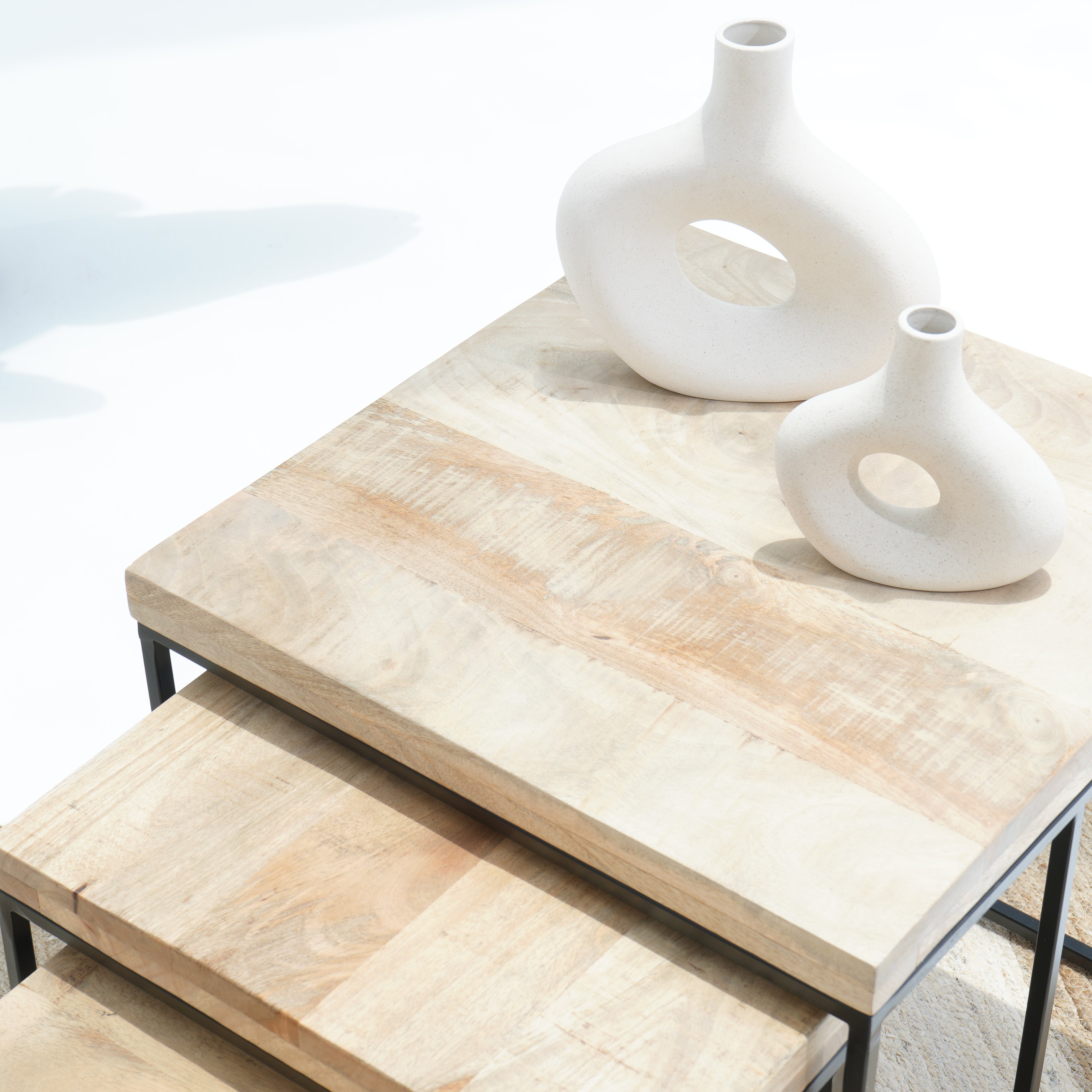 THE VERSATILE NESTING TABLE