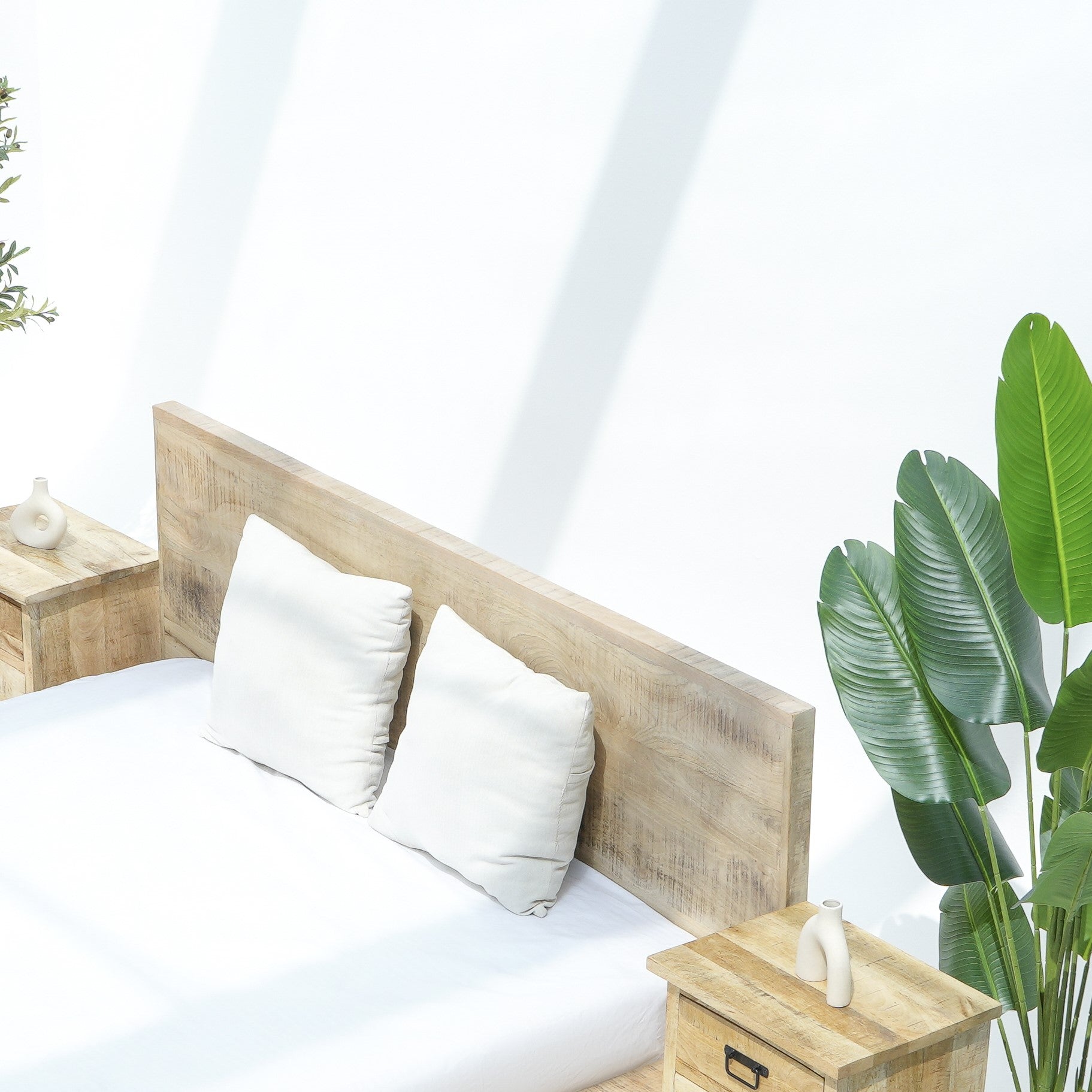 MANGO WOOD ROUGH FINISH BED