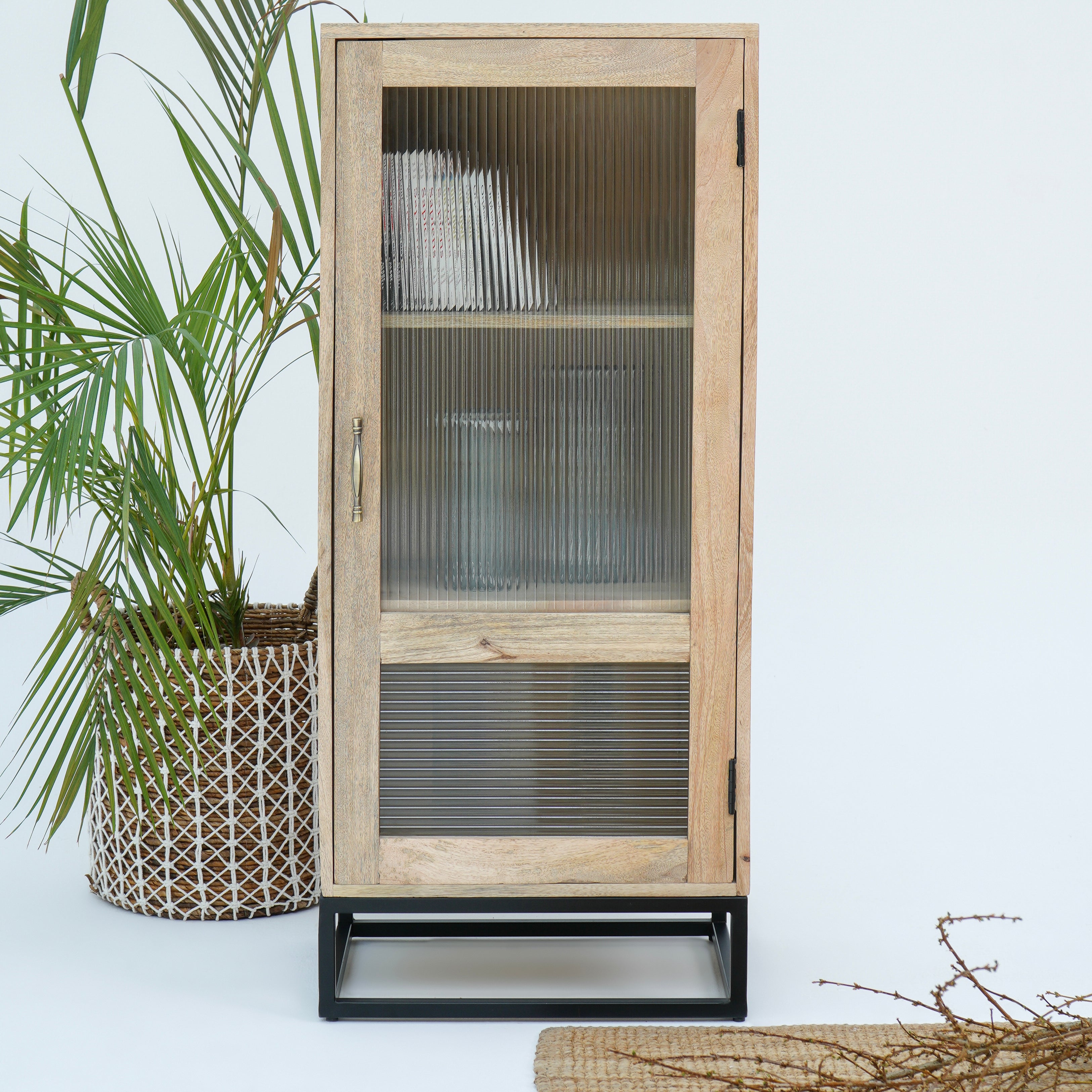 Classic One Glass Door Cabinet