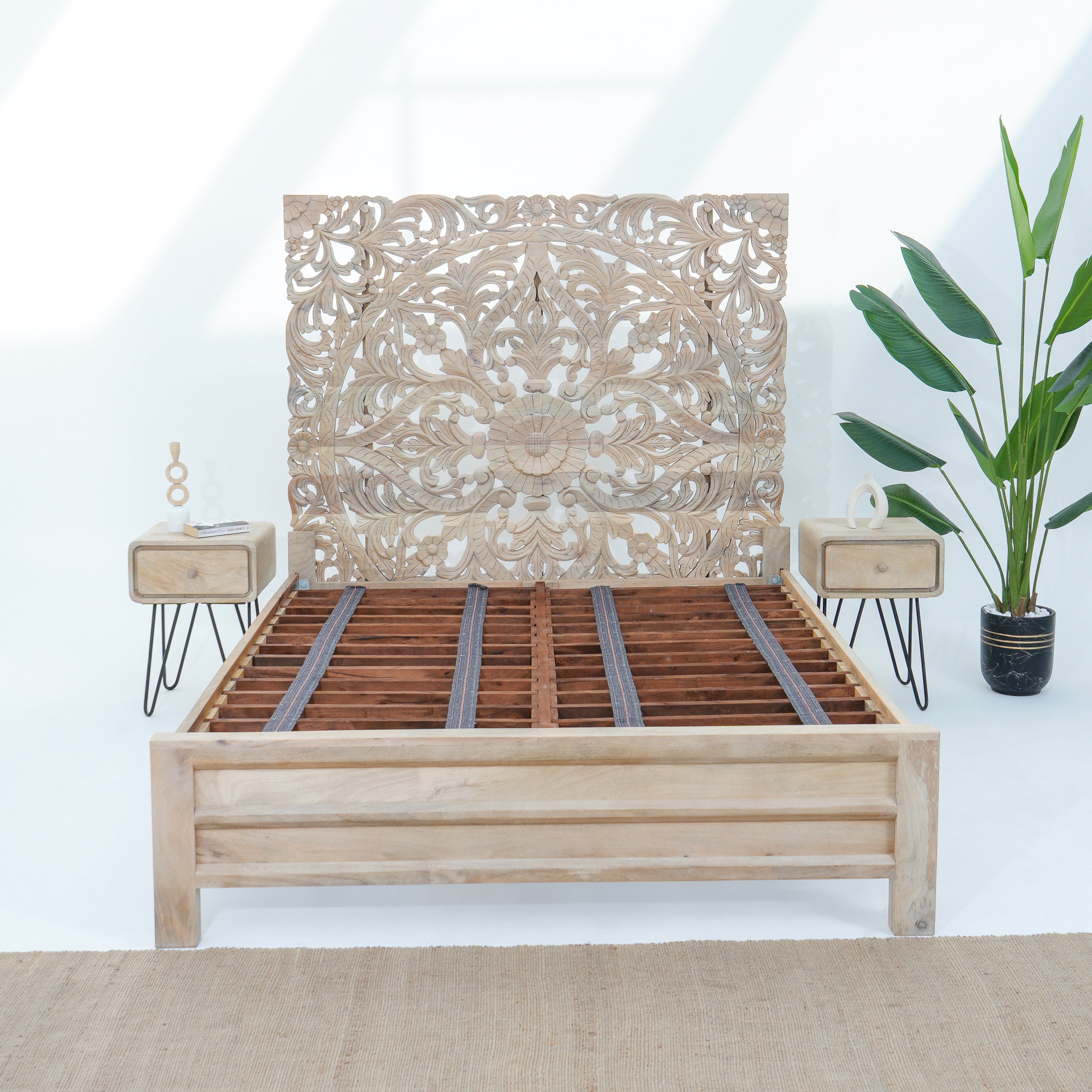 WDN CARVED PANEL BED