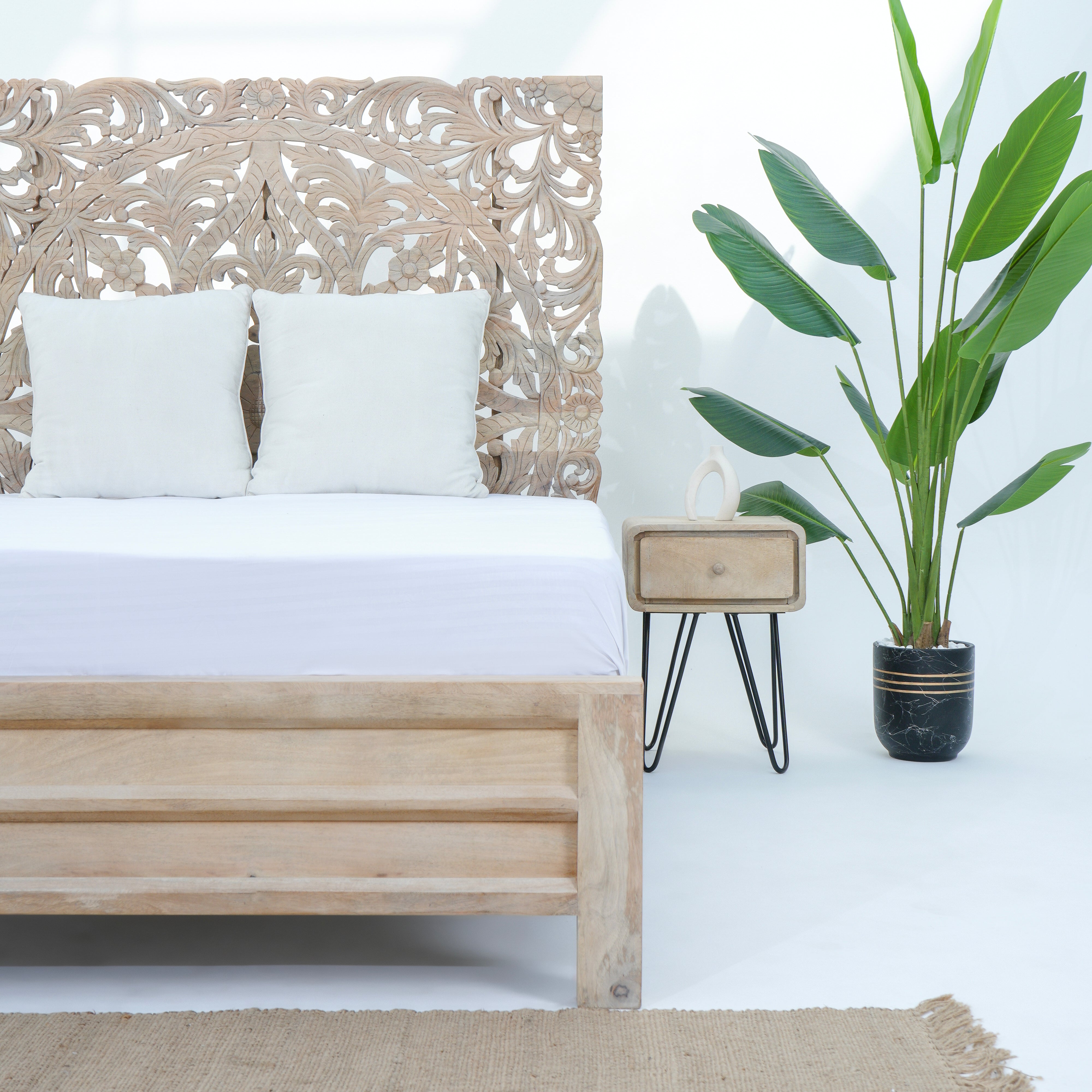 WDN CARVED PANEL BED