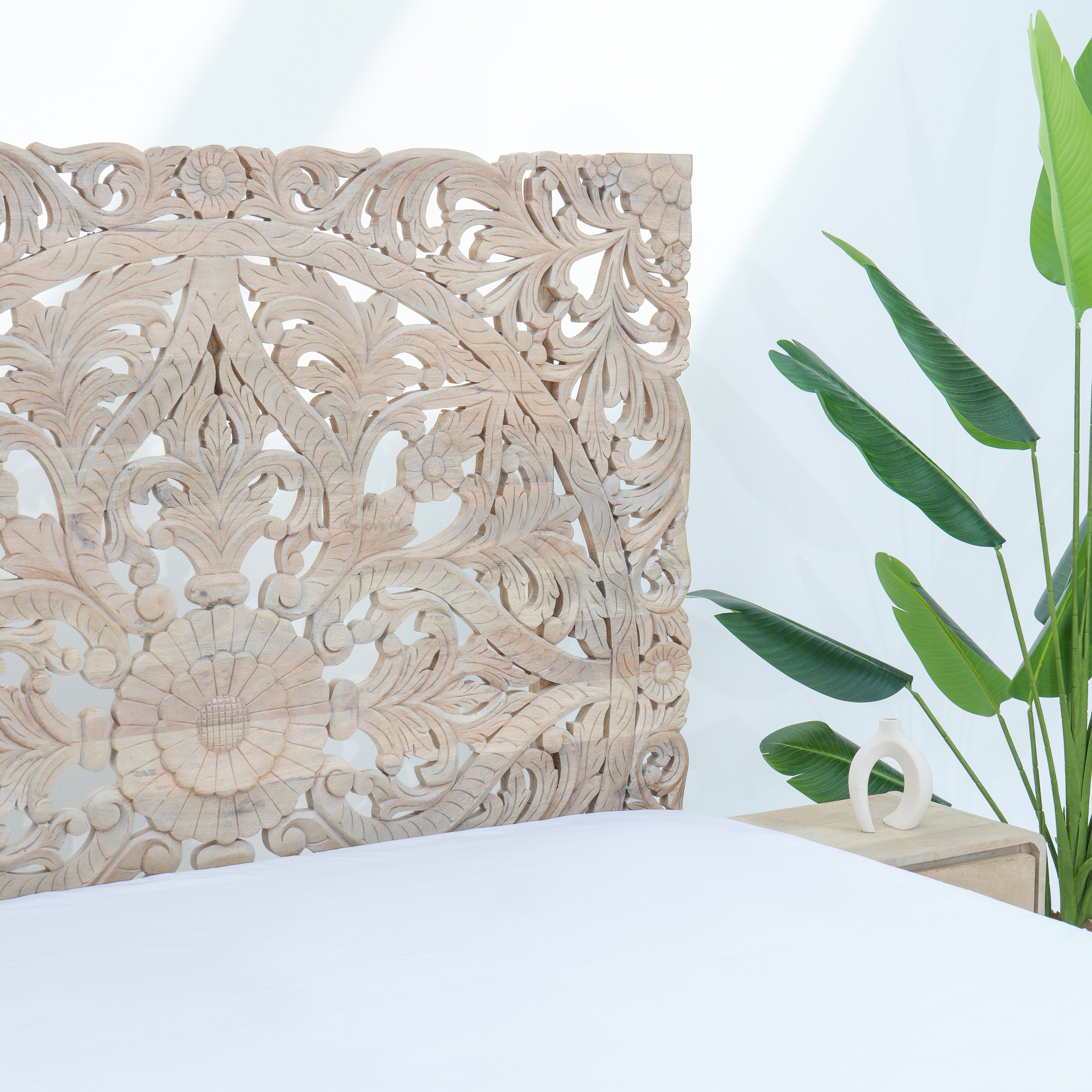 WDN CARVED PANEL BED