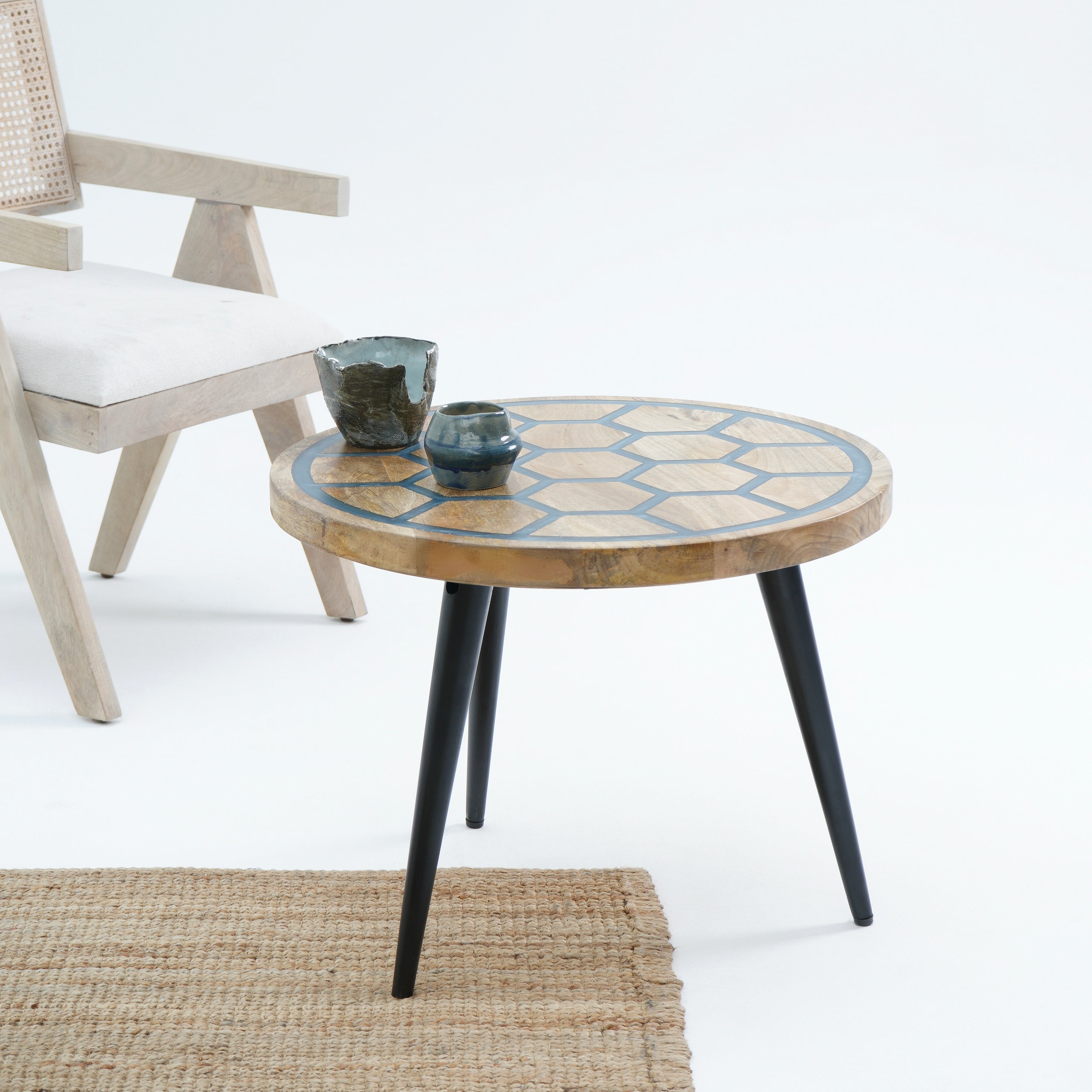 THE GRACEFUL ROUND MAHOGANY COFFEE TABLE