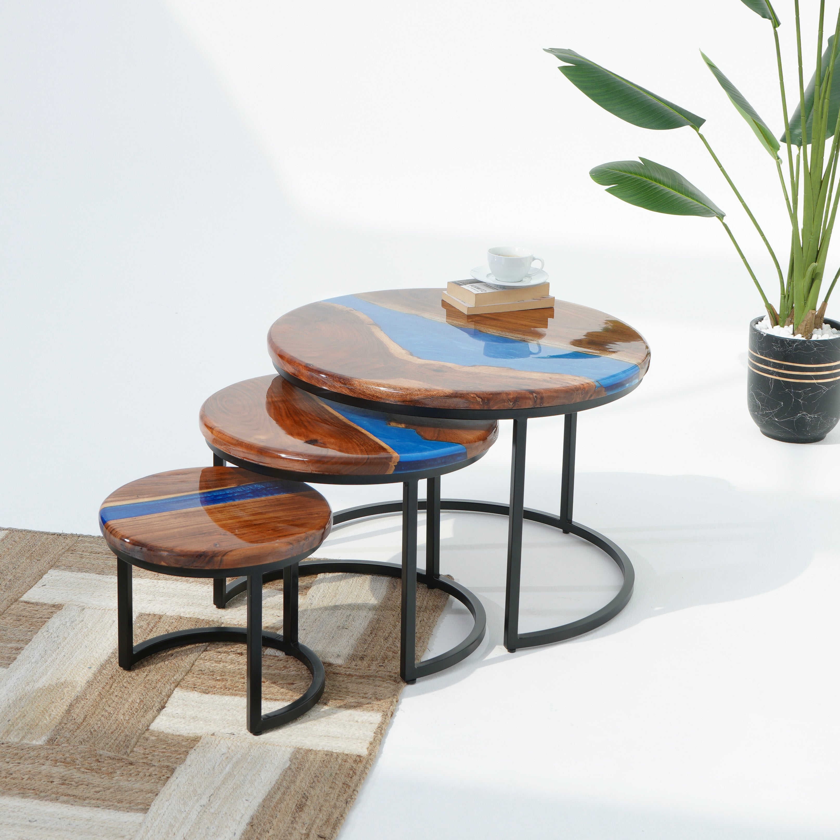 THE STYLISH TRIO NESTING TABLES