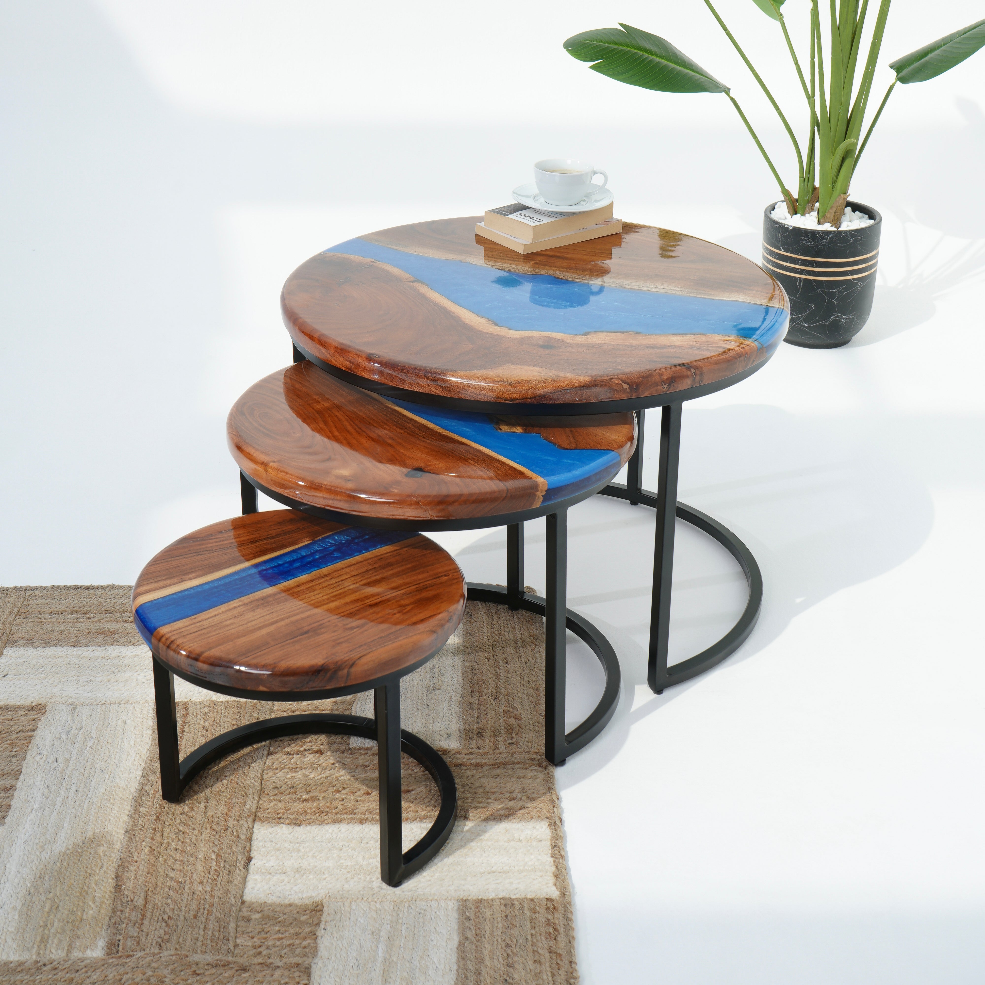 THE STYLISH TRIO NESTING TABLES