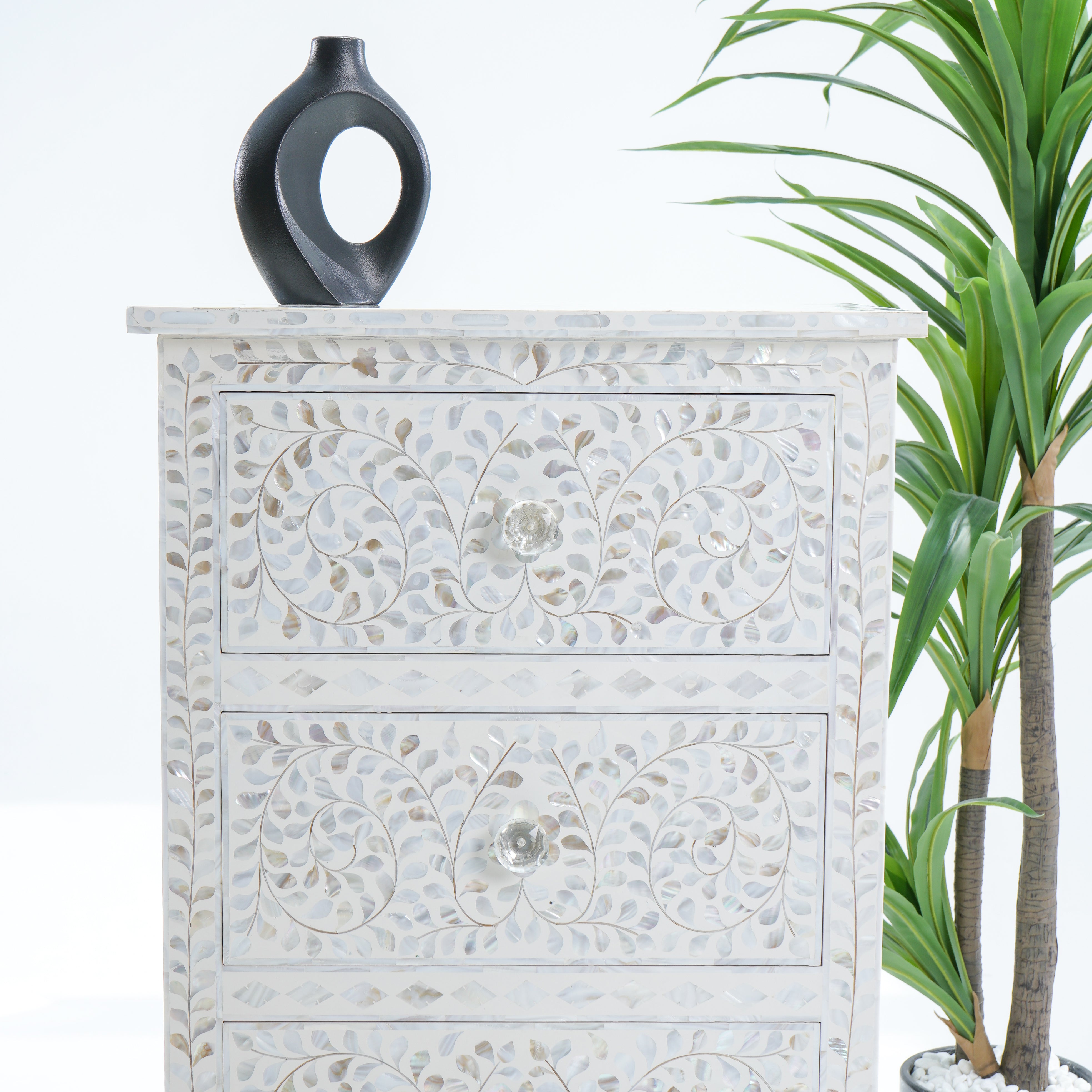 FOUR DRAWER WHITE MOP SINGLE DRAW CHEST