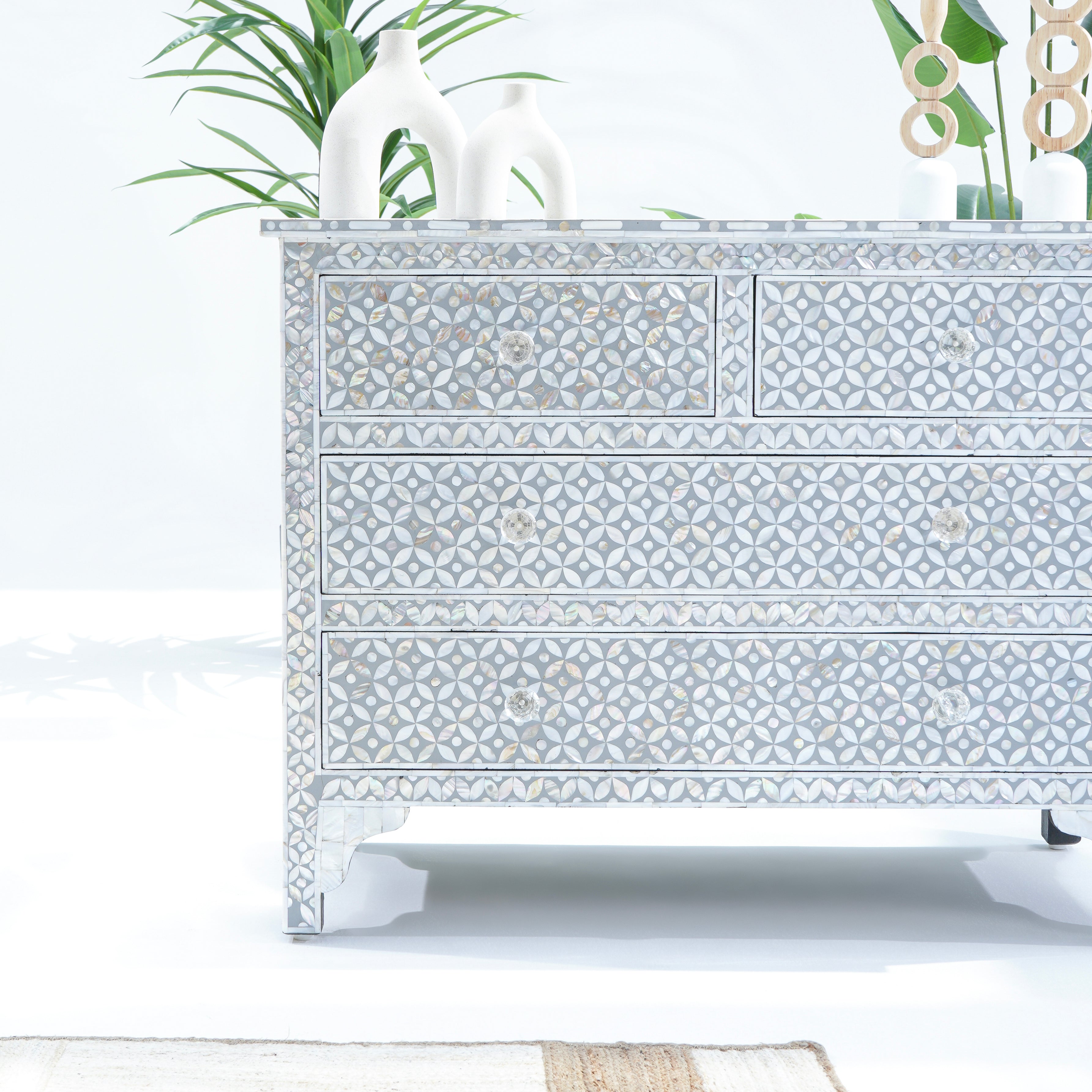 FOUR DRAWER GREY MOP DRAW CHEST