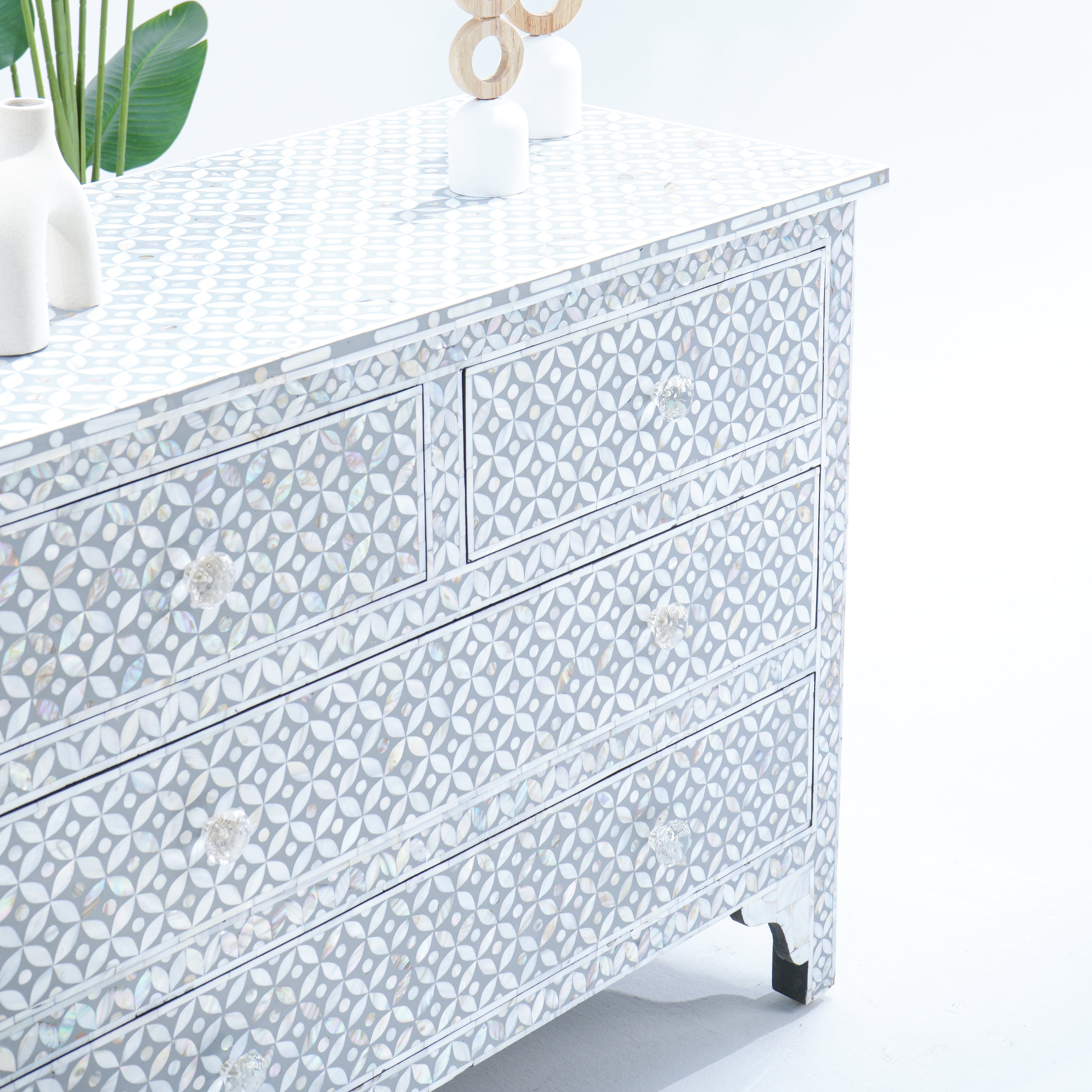 FOUR DRAWER GREY MOP DRAW CHEST