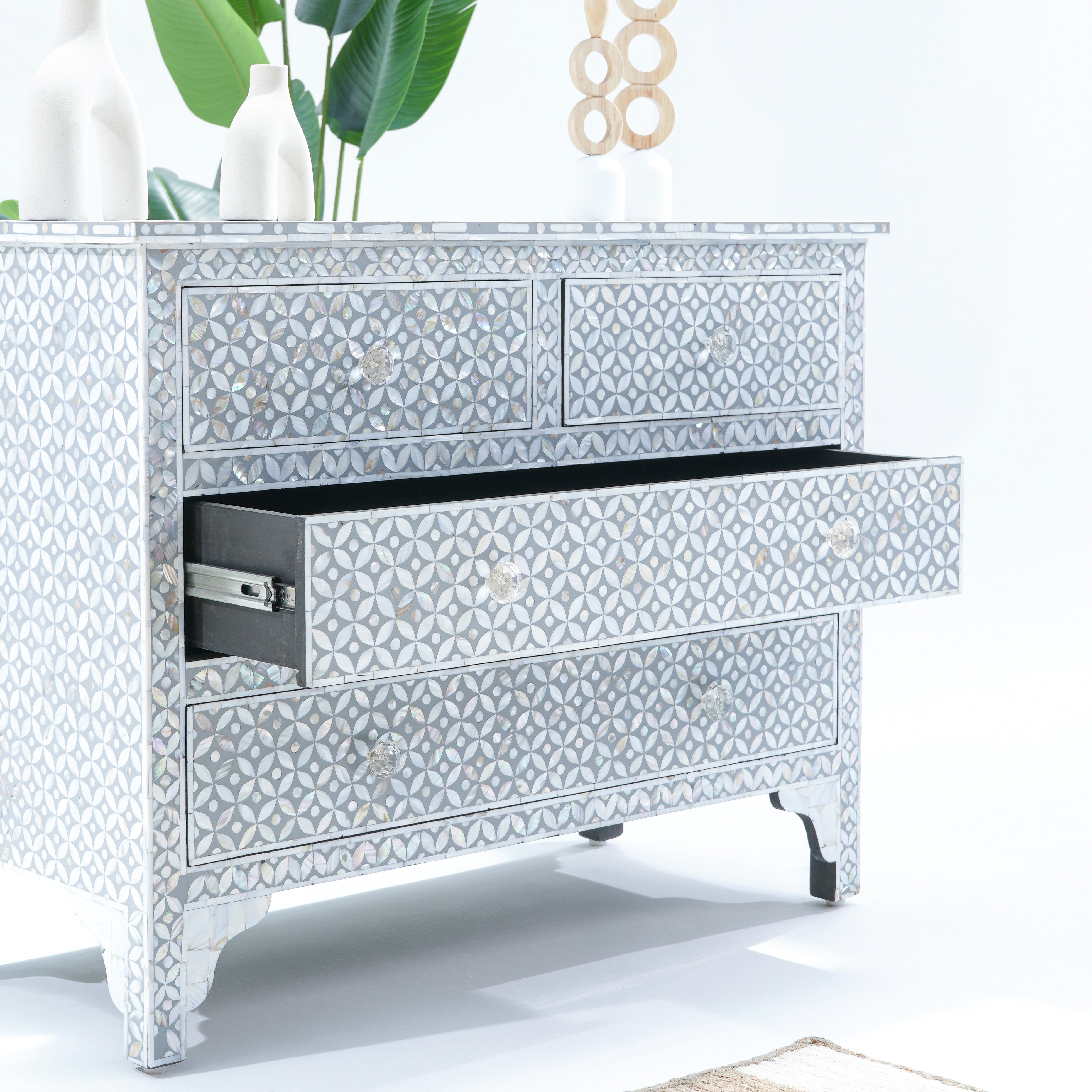 FOUR DRAWER GREY MOP DRAW CHEST