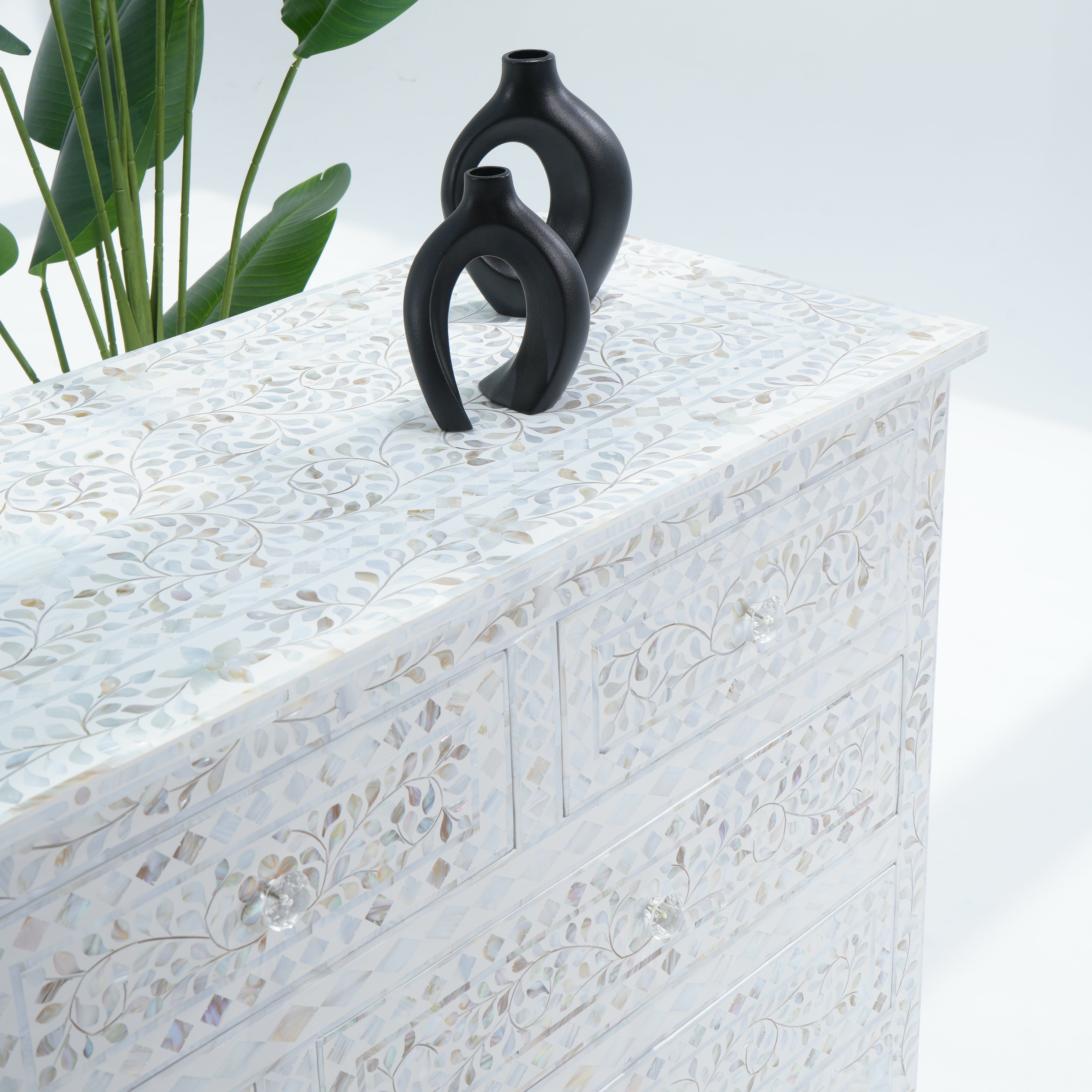SEVEN DRAWER WHITE MOP DRAW-CHEST