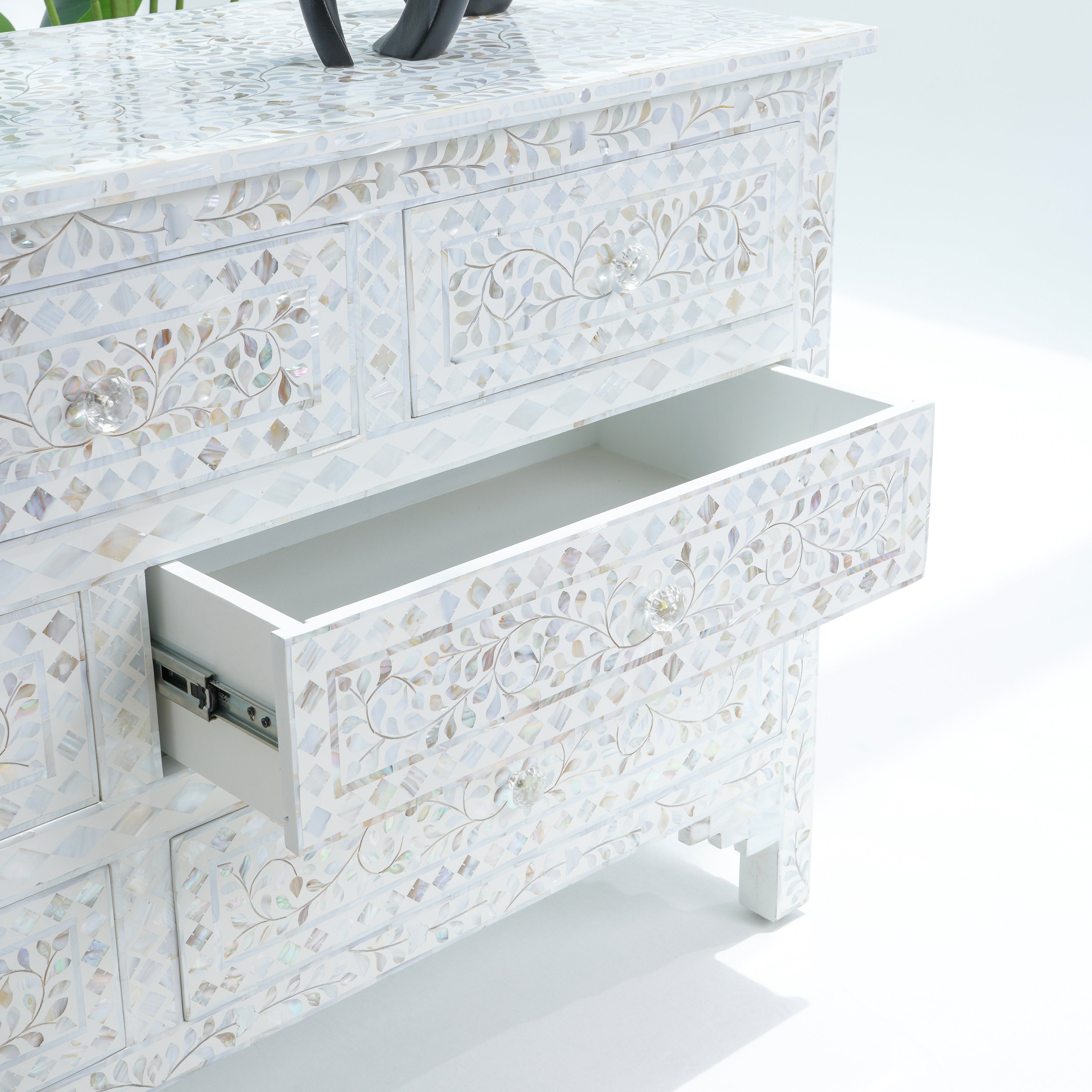 SEVEN DRAWER WHITE MOP DRAW-CHEST