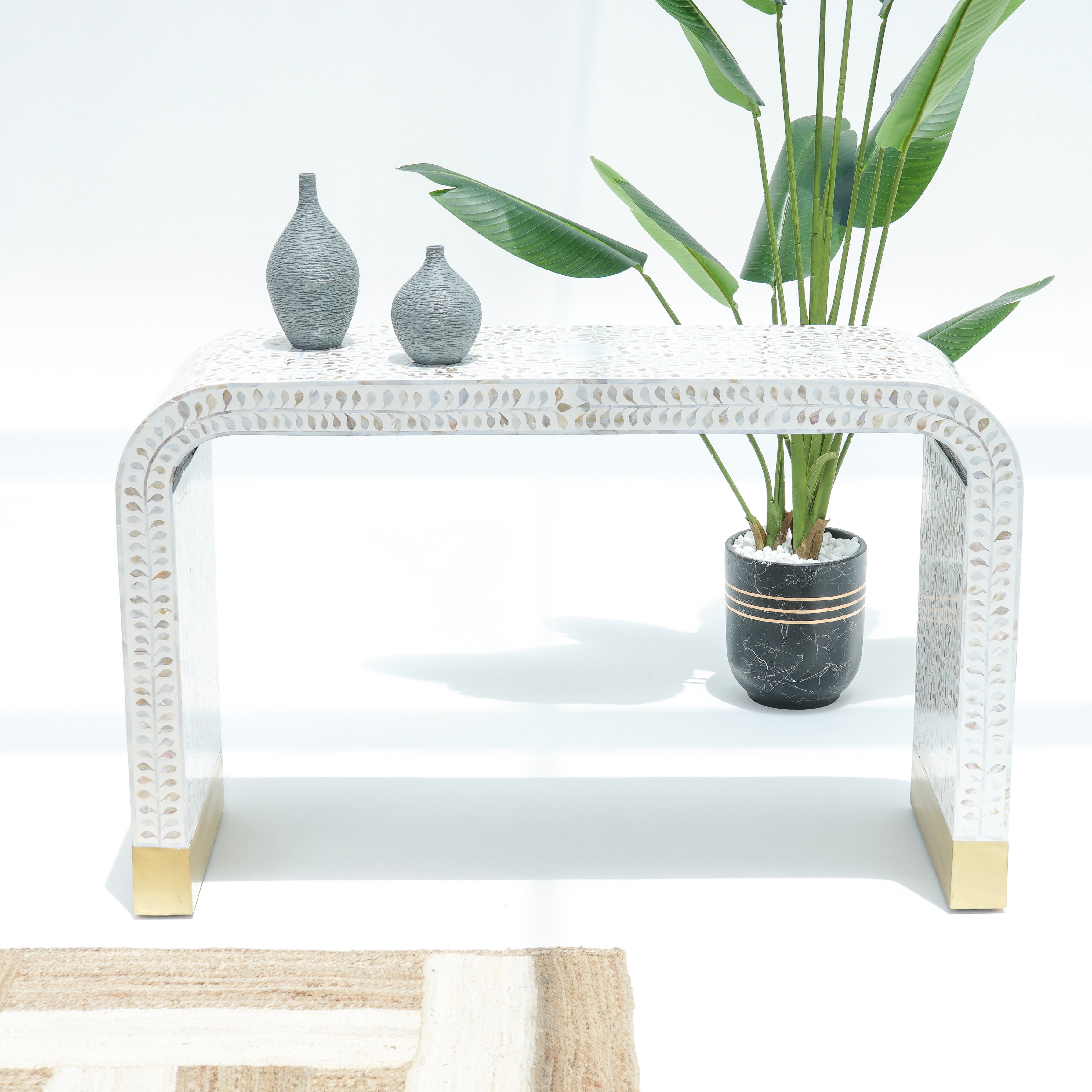 MOP U SHAPE WHITE CONSOLE