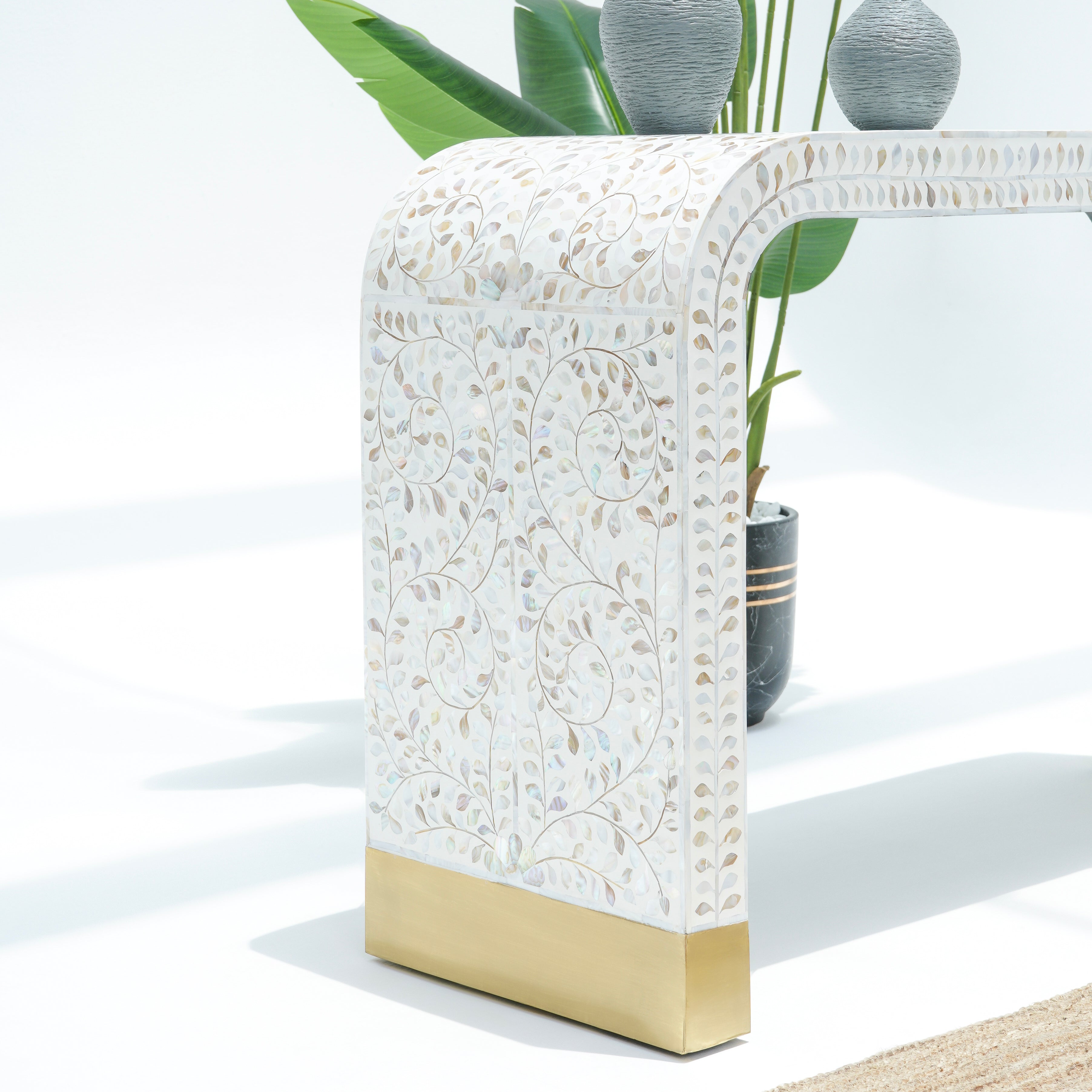 MOP U SHAPE WHITE CONSOLE
