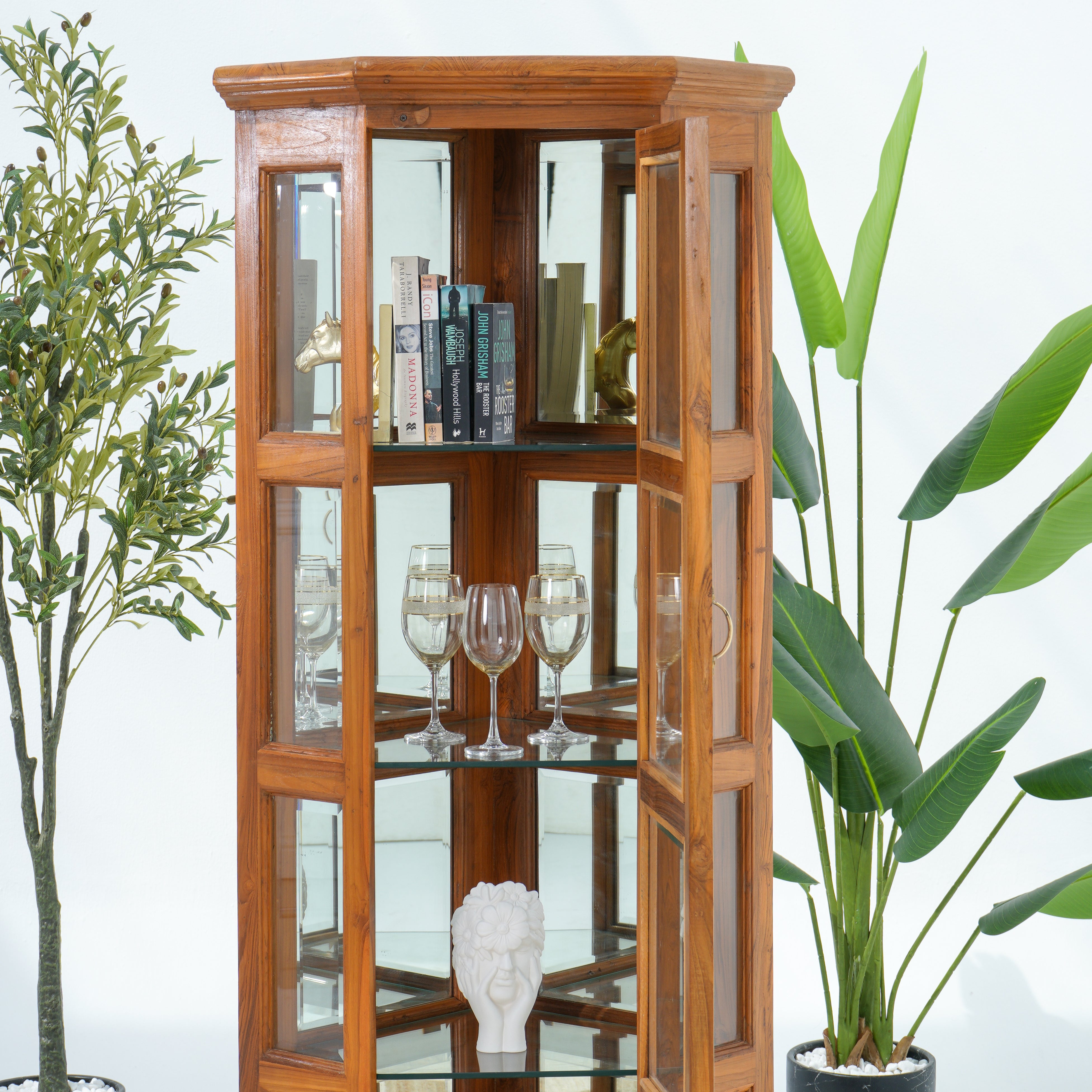 THE GRACEFUL CORNER GLASS SHOWCASE