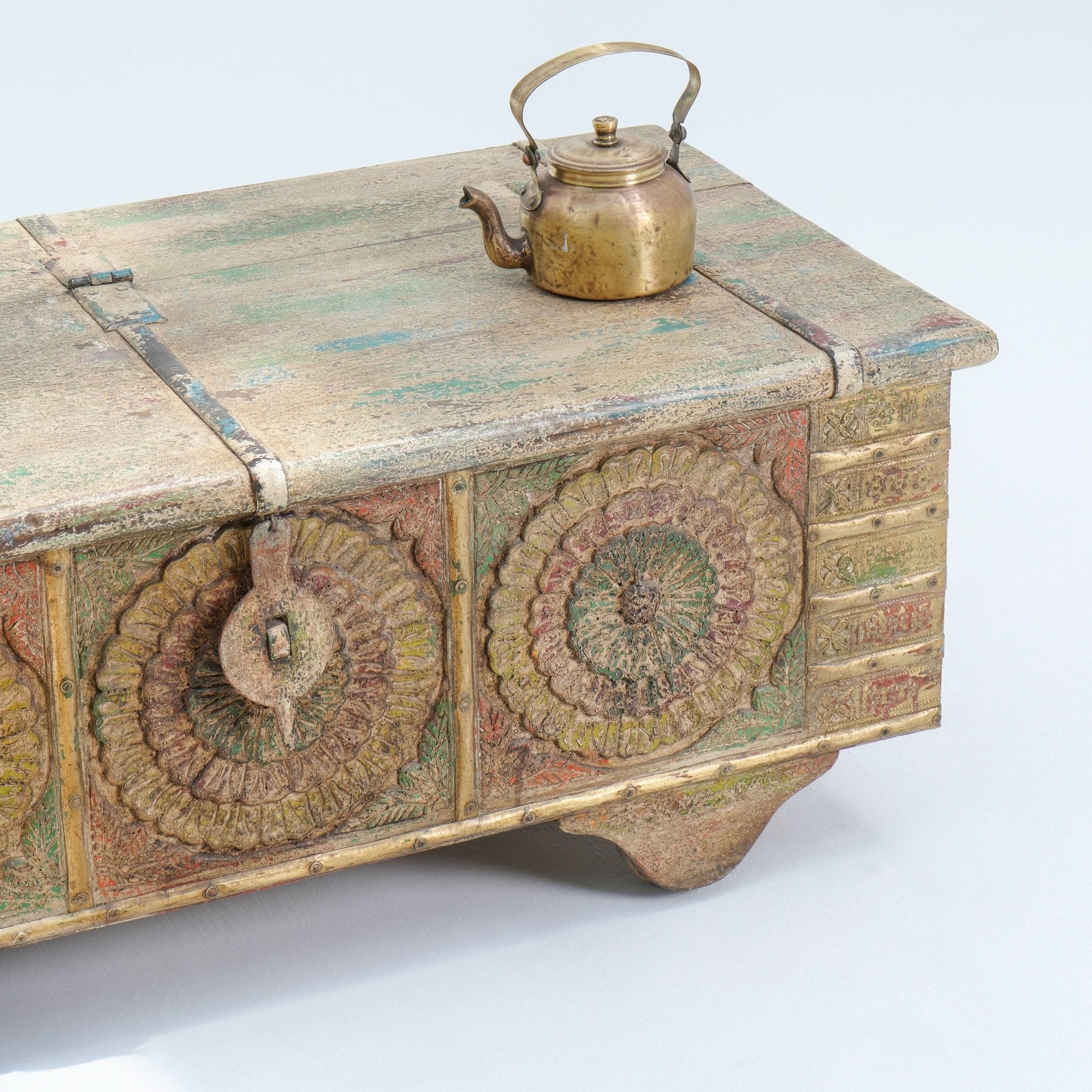 ANTIQUE TRUNK BOX - Art and craft furniture