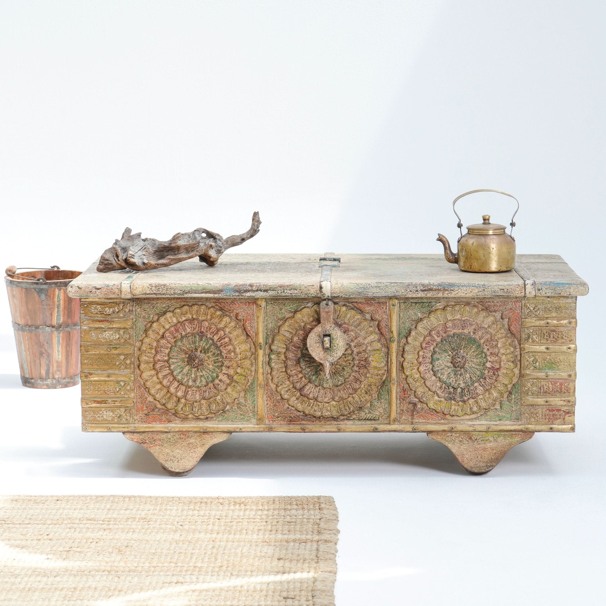 ANTIQUE TRUNK BOX - Art and craft furniture