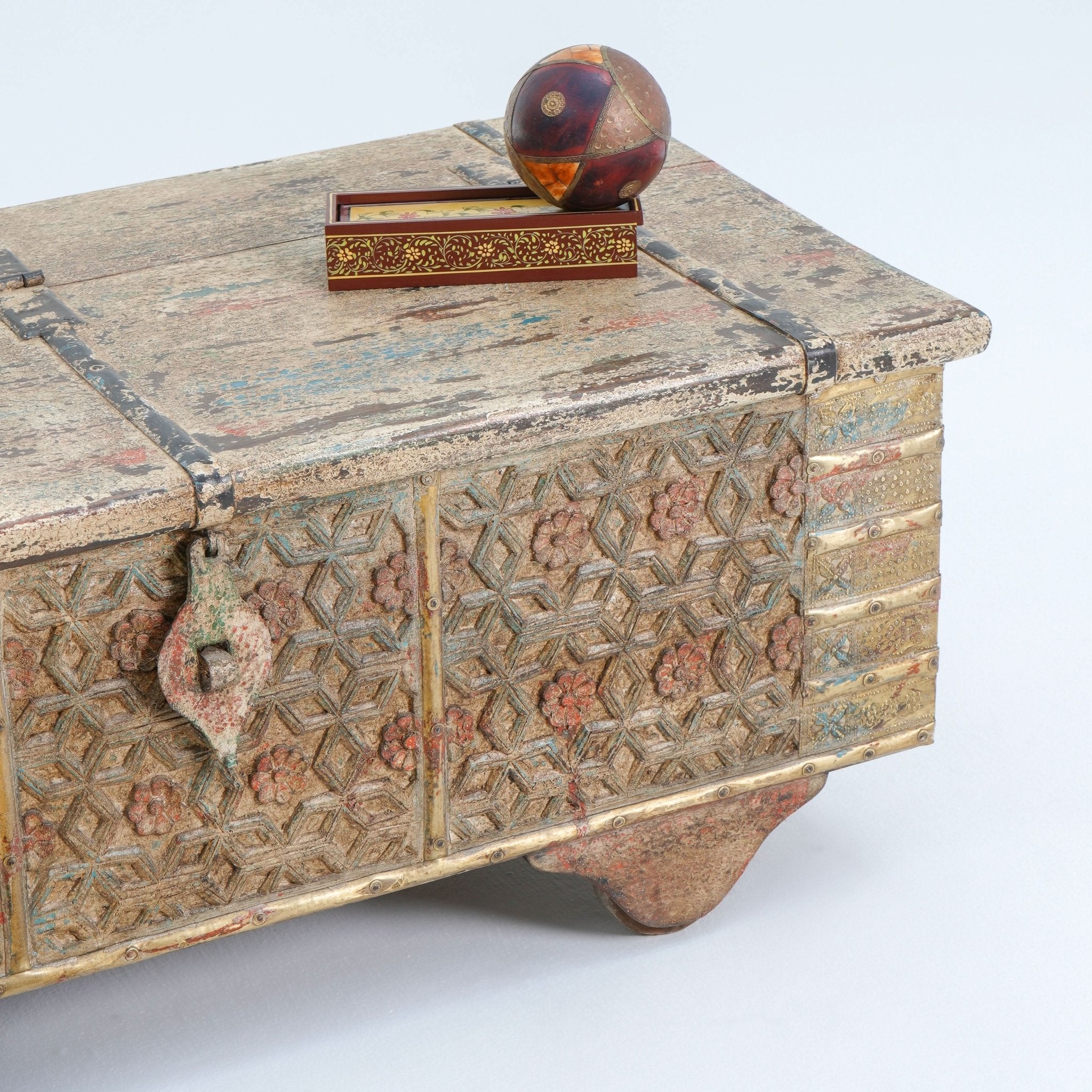 ANTIQUE TRUNK STORAGE BOX - Art and craft furniture